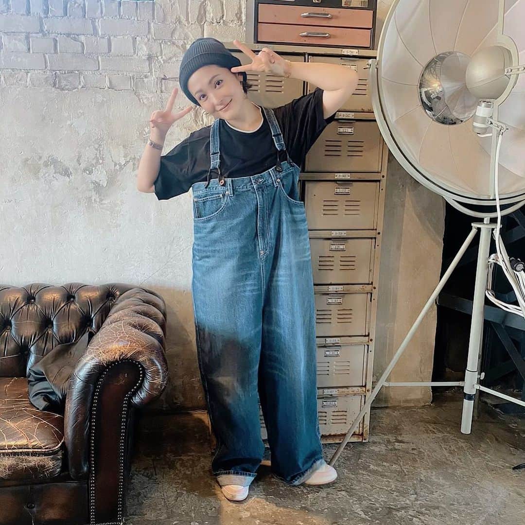 平山あやのインスタグラム：「サロペット好きすぎる。 楽だもんな。 このサロペはホントにだいすきすぎる！  @rhodolirion_official のやつー！  #ootd  #fashion  #happy #小学生の時からサロペ #thanks」