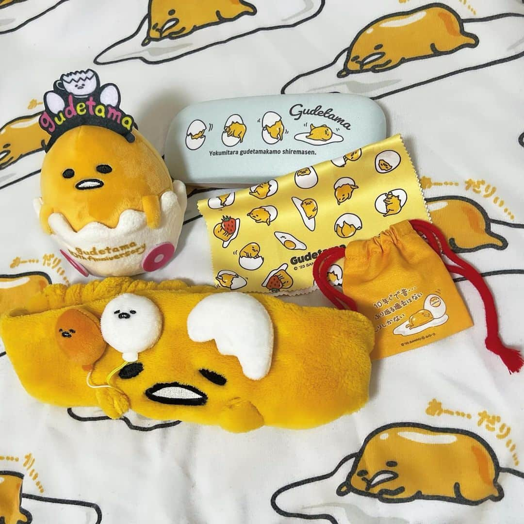 富久美玲のインスタグラム：「_ . gudetama 10th Anniversary🍳♡♡♡ . 今回ぐでたまが10周年でグッズ沢山！ 限定のノベルティもGET出来て満足´-` .」