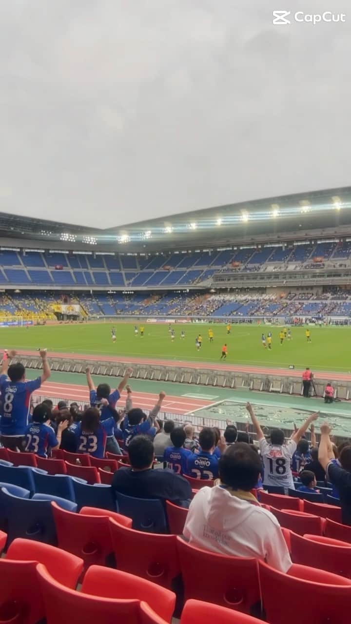 中島樹のインスタグラム：「仕事終わって18時暗すぎて流石に夏終わったな〜って思ったけど、ワタクシ明日から夏休みです！ まだまだ夏は終わらせません！ ジンバルの練習で今日は寝られません！  #モデル #サロンモデル #ハンサムショート #マッシュショート #メンズヘア #ヘアカタログ #ナチュラルヘア #センターパート #マッシュ  #広告モデル #メンズファッション #メンズコーデ #メンズモデル #fashion #ootd #ファッションコーデ」