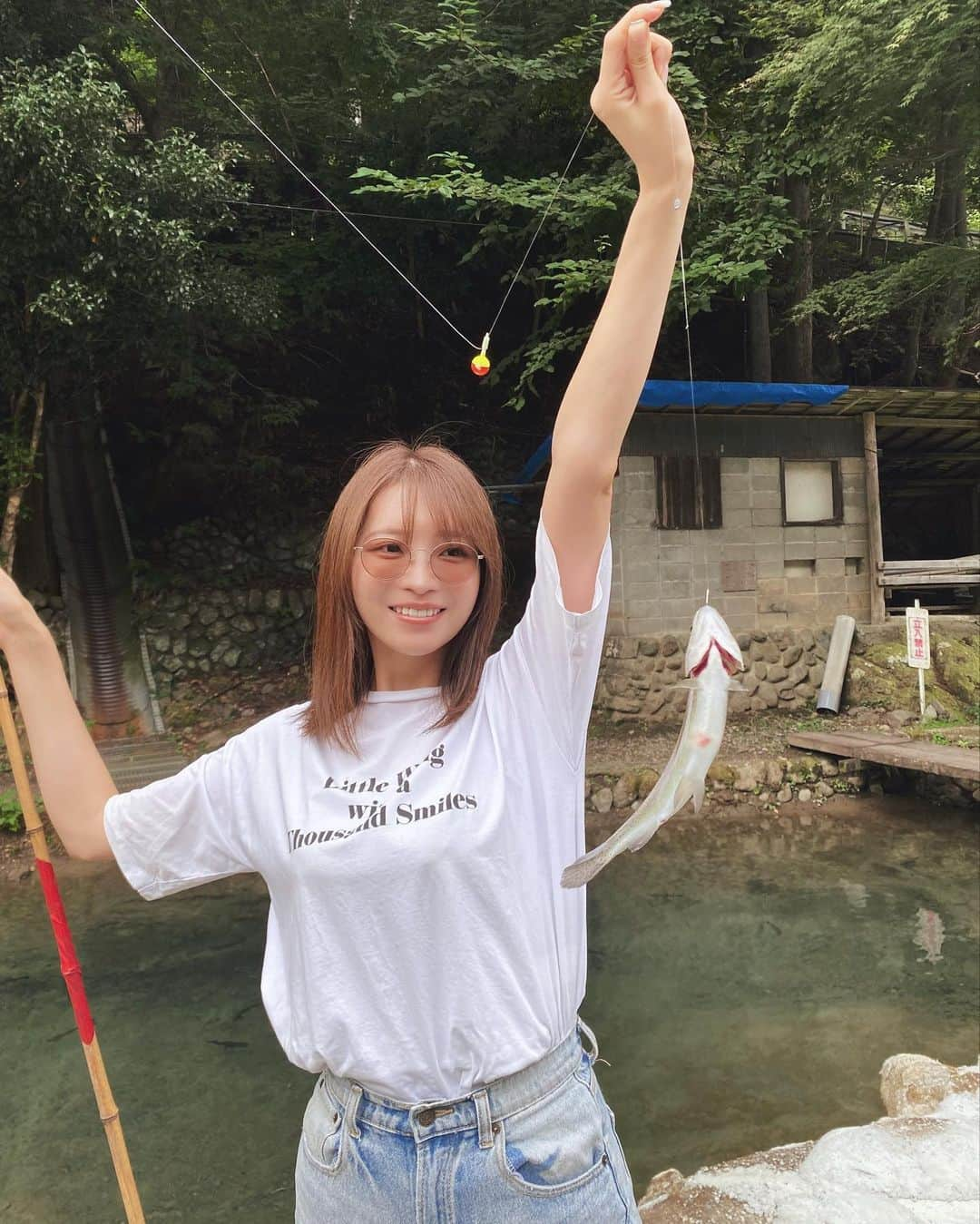 早瀬あやさんのインスタグラム写真 - (早瀬あやInstagram)「釣り堀だとすぐ釣れるから楽しい🪣🎣  みんなは釣りすき？？？」9月7日 20時47分 - hayase_aya