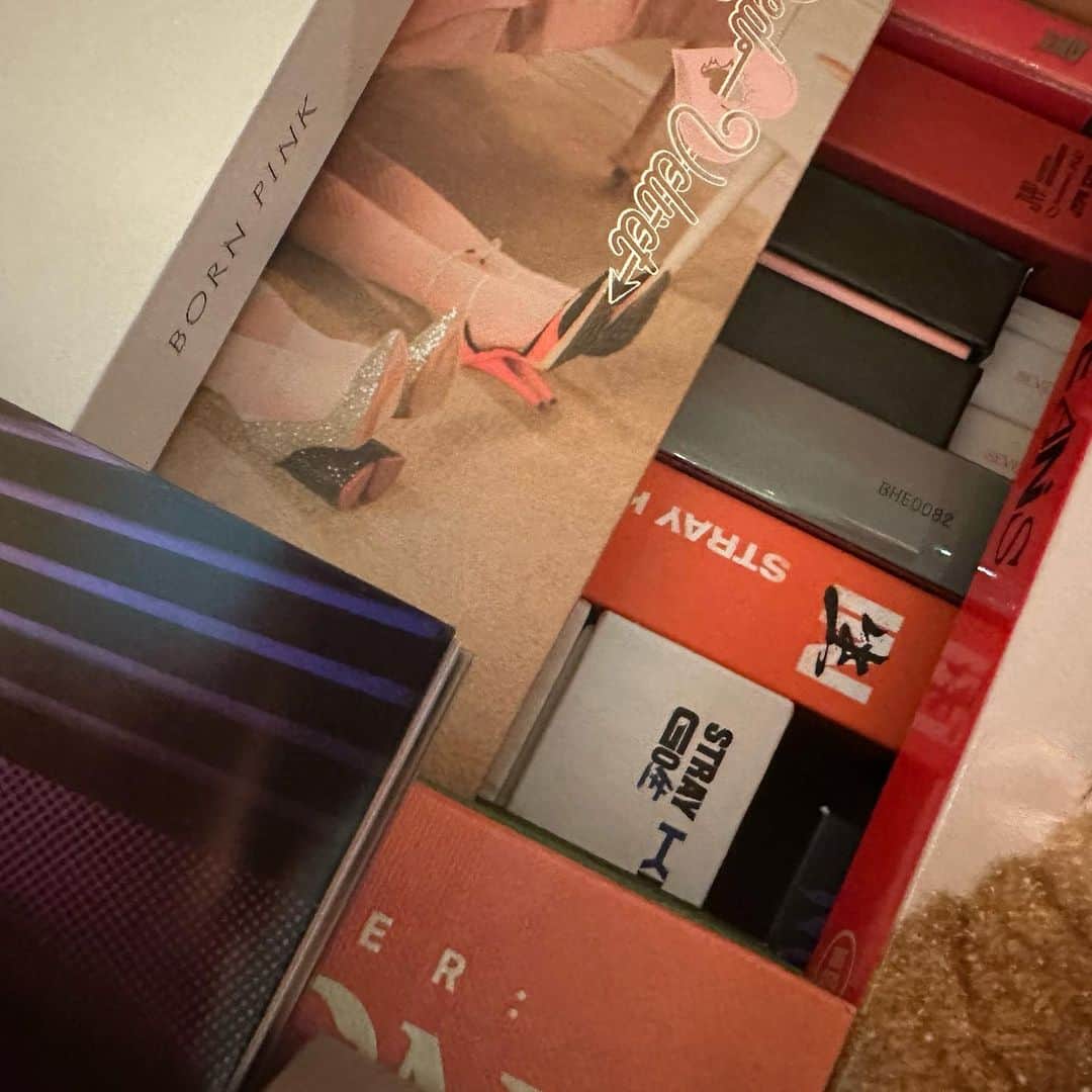 TABLO さんのインスタグラム写真 - (TABLO Instagram)「we are seriously running out of shelf space in this household. there’s a whole wall like this 😆😆😆」9月7日 20時51分 - blobyblo