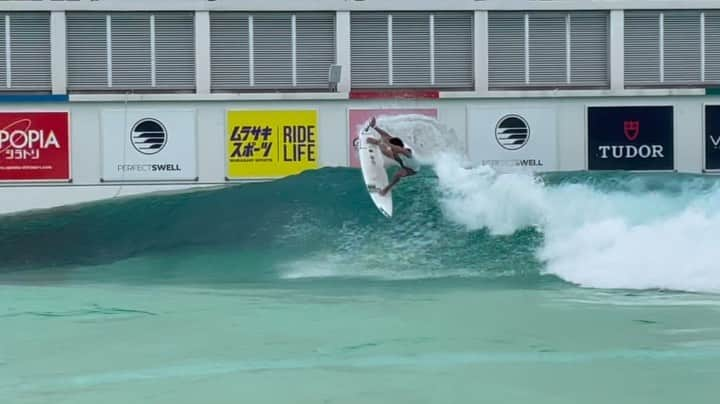 金尾玲生のインスタグラム：「.  @r__surf  tour in @perfectswell.shizunami   使用ボード @pyzelsurfboardsjapan  RED TIGER  EPS 5’8  #surfing #wavepool」