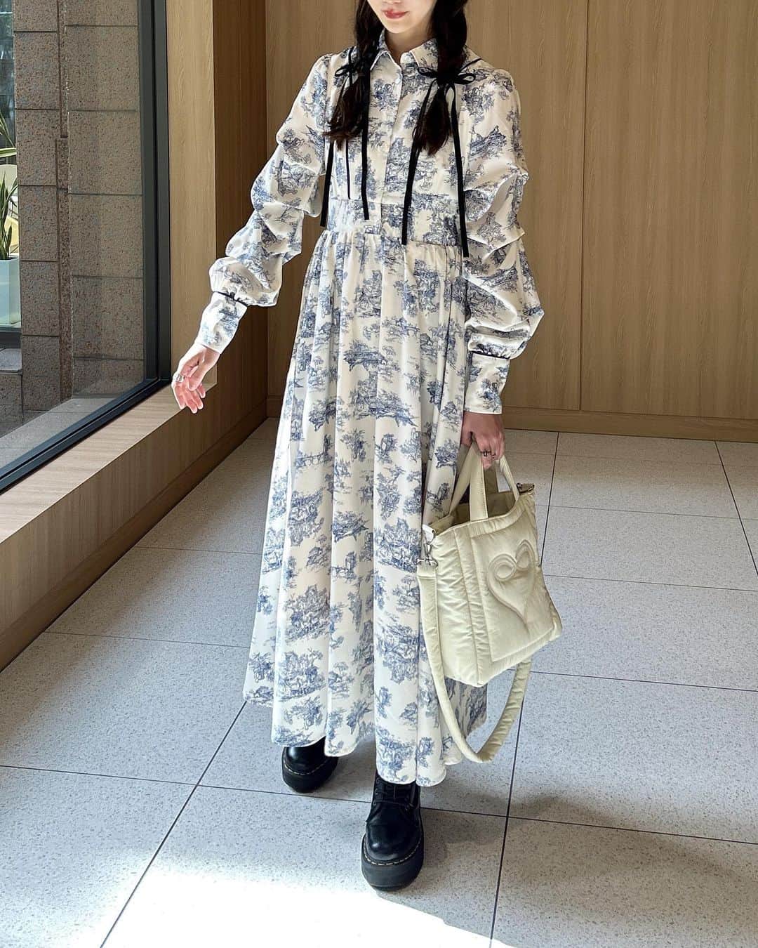 村田倫子さんのインスタグラム写真 - (村田倫子Instagram)「ʚ♡ɞ  たまに甘ーいのが着たくなる。  お洋服の選択もクリエイティブ。 今日の気分を表現してくれる🕊️  #idem_idea」9月7日 21時05分 - rinco1023