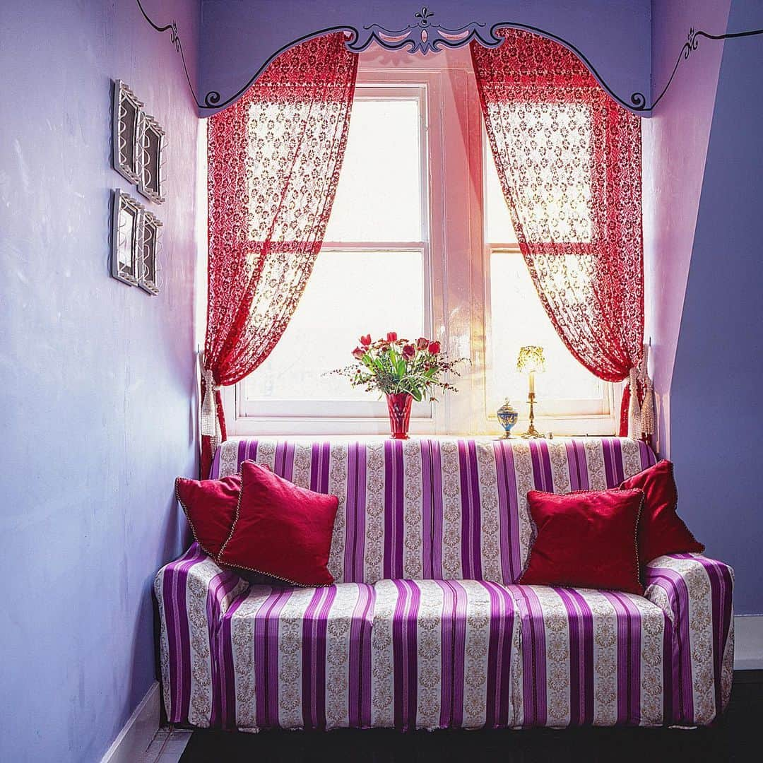 マシューウィリアムソンのインスタグラム：「RED  This was a corner of my student bedsit in the mid-1990s. In an effort to make the space feel more grown up and grand I added red accessories including curtains made from red lace I found on a trip to India.   My new book, Living Bright which shows how I use colour in interiors is finally out today. If you’ve ordered a copy online it should be with you very soon.」