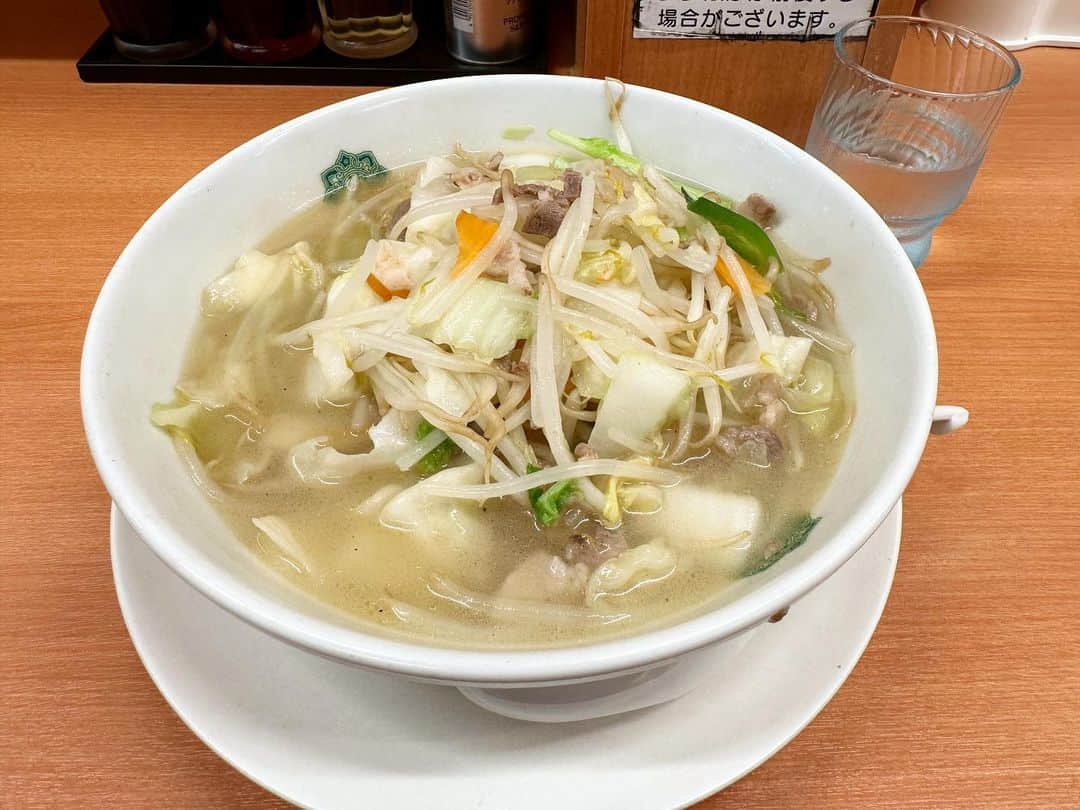 まえちゃんねるのインスタグラム：「今日のランチは、野菜たっぷりタンメン。今日は涼しめで有難いです。週末は台風接近とのこと。どうか皆さんご安全に。  #ランチ #今日のランチ #野菜たっぷりタンメン　#湯麺」
