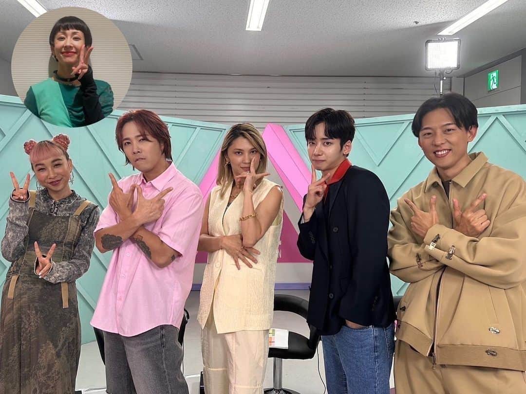 のインスタグラム：「We here 🔥 Truly Grateful @produce101japan_official Has began ✈️. 欠席者(じゃない) 国民プロデューサー代表 @kaela_official . The Trainers. @thelmaaoyama @skullhong12 @yumekitakenaka_ @kenthe390 . #produce101jpthegirls #leaphigh」