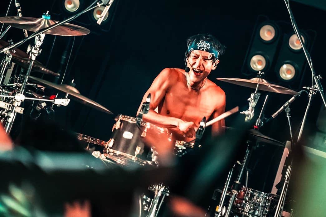 Bunta さんのインスタグラム写真 - (Bunta Instagram)「Dizzy Sunfist pre. "SUNNY CIRCUS 2023" @Zepp Shinjuku 大好きなメロコアの先輩後輩の大集合で終始お祭りモードの1日だった😍😍😍 こういう1日があるから、メロコア辞められないよね💪😝 ディジーに感謝🎶 メイ子ちゃんもハピバでした㊗️㊗️㊗️  @masaty_x   #totalfat #dizzysunfist #sunnycircus #drum #drums #drumforhappy #drumlife #drummer」9月7日 12時22分 - buntatf