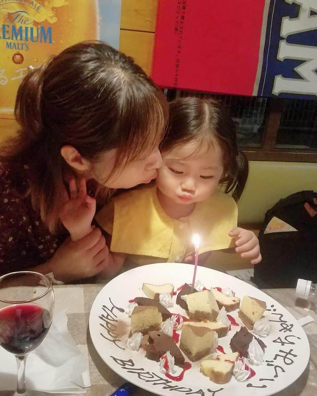 泉水いづみさんのインスタグラム写真 - (泉水いづみInstagram)「9月2日の誕生日の夜は 友人たちが馴染みのお店でお誕生日を祝ってくれました😍  さくらちゃんが主役みたい（笑）  私の大好きなイタリアンのお店🇮🇹 グラン・パ中野北口店💕 別店舗でずっとバイトしてました✨  私の好物はパスタです🍝 1日3食でも良いくらい😄  普段パスタに興味のない勝盛アニキもこのお店は喜んで行ってくれます✨  ワインのボトルが何本空いたことか！  私はおっぱい離れがまだなので味見程度しか飲めませんが、みんなベロベロで楽しそうでした😆  勝盛アニキは帰宅後風呂場の前で寝てましたよ（笑） 声をかけても揺すっても起きないので放っておきました🤣  楽しい時間をありがとうございました💕💕💕」9月7日 12時24分 - izumidumi