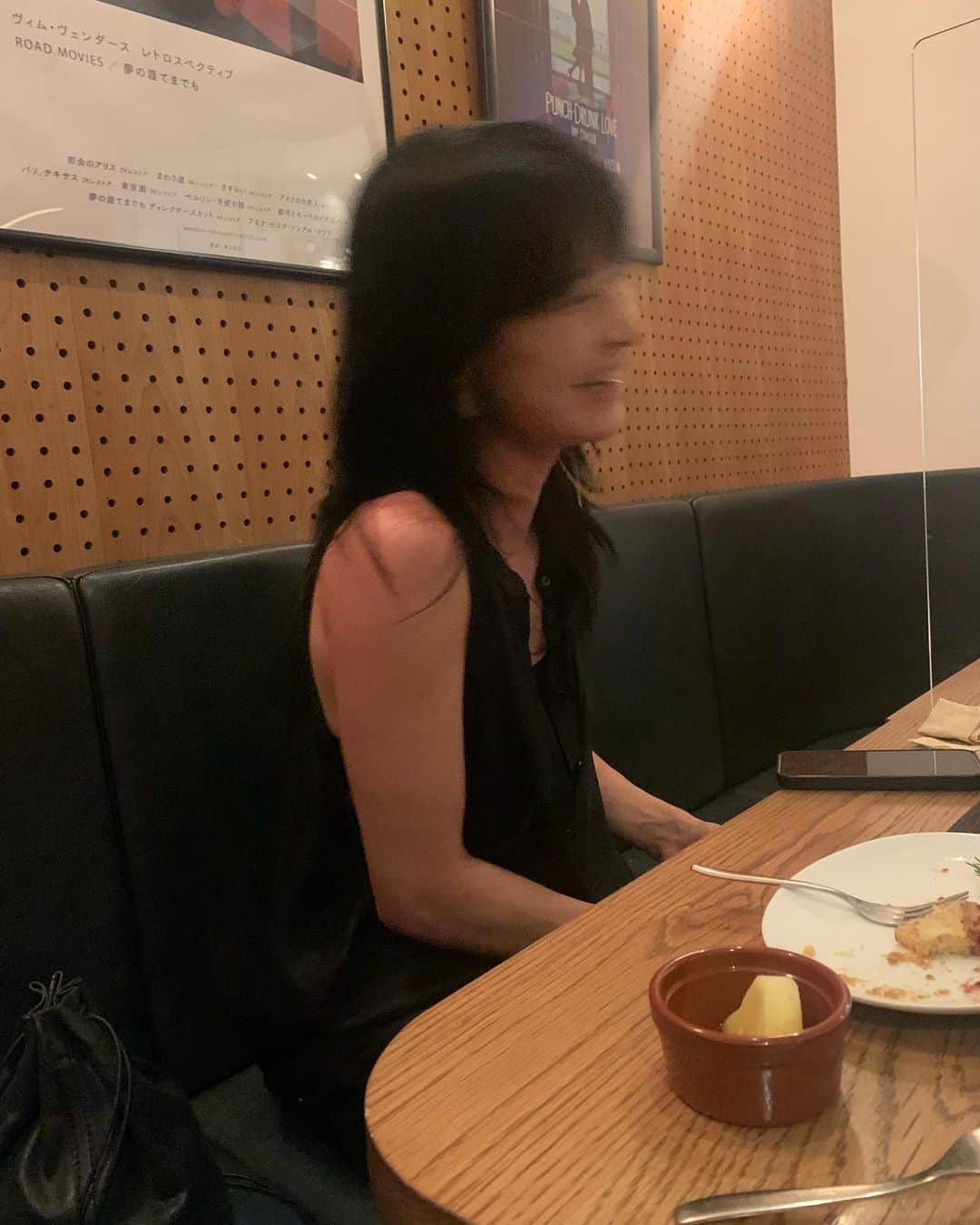 鎌田安里紗さんのインスタグラム写真 - (鎌田安里紗Instagram)「daily life 1. 久しぶりの💇‍♀️ @ai___mich  2. 毎年の贈り物🥭沖縄県金武町から 3. 毎日のお茶 @maison_shigeta でチコさんに教えてもらった @cosmicdealer  4. 毎日のコーヒー足立さんに教えてもらった @feacoffee  5. ノーマちゃん @noma77777 の手づくりロールオン 6. さわさん @sawaisshiki の人間シリーズに🌻 7. 民藝館 w/ @grace.mirams  8. YUKAさん @yukaandtristan in JAPAN」9月7日 12時28分 - arisa_kamada