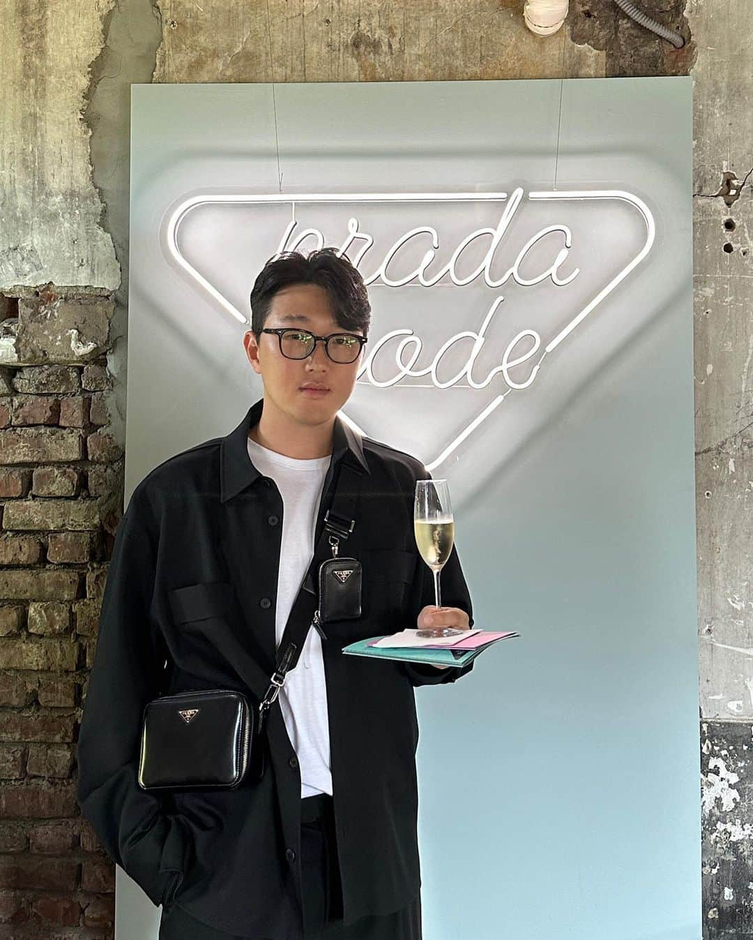 가로수길 , Seoulのインスタグラム：「인사동 KOTE 에서 열린 PRADA MODE Seoul , 다차원적인 공간에서 다양한 아티스트 분들의 세계관을 경험하고 프라다에서 마련 해준 점심 식사 자리에서 너무 멋진분들과 좋은 식사 자리까지 ✨ 프라다 곧 밀라노에서 만나 👋🏻  Thank you  @prada @agency_found 🫶🏻  #프라다모드 #프라다모드서울 #Prada #Pradamode #pradamodeseoul」