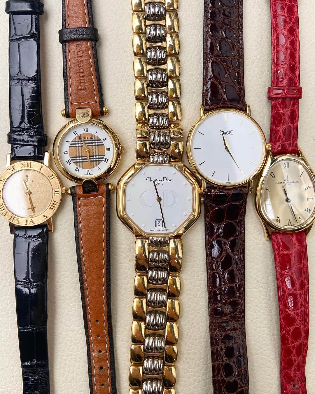 vintage Qooさんのインスタグラム写真 - (vintage QooInstagram)「#VintageWatches for a new season🍂  ▼Customer service English/Chinese/Korean/Japanese *Please feel free to contact us! *商品が見つからない場合にはDMにてお問い合わせください   ▼International shipping via our online store. Link in bio.  #tokyovintageshop #오모테산도 #omotesando #aoyama #表参道 #명품빈티지 #빈티지패션 #도쿄빈티지샵  #ヴィンテージファッション #ヴィンテージショップ #cartierwatch #vintagecartier #vintagewatch #oldmoneyaesthetic #oldmoneystyle #piagetwatch」9月7日 12時32分 - vintageqoo