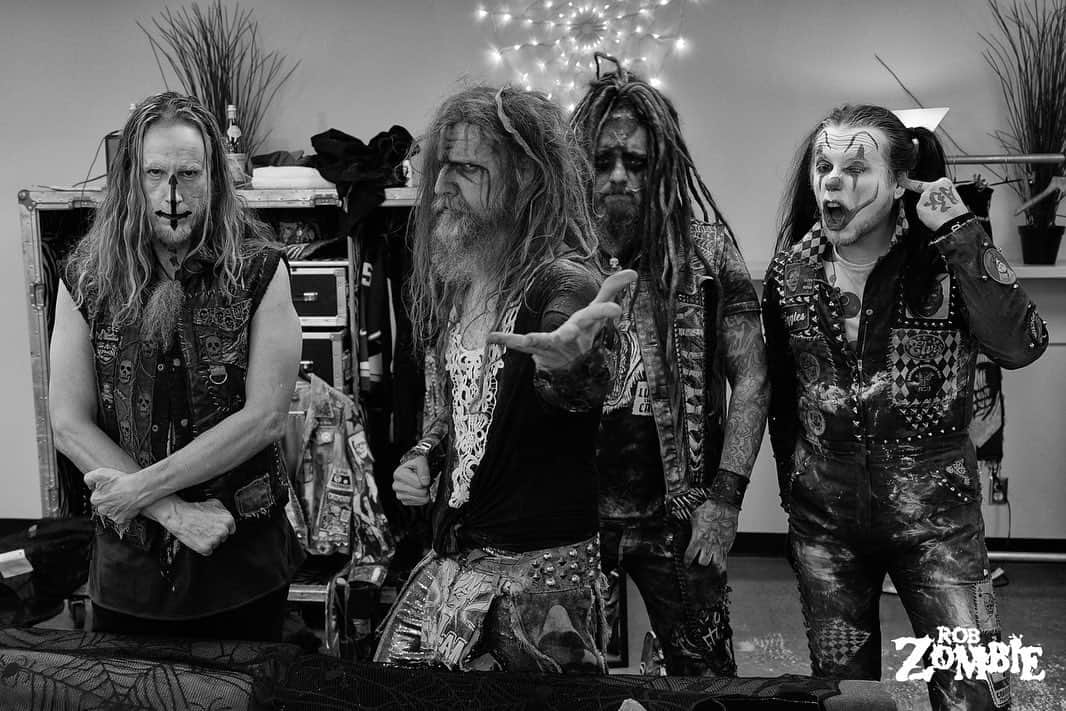 ロブ・ゾンビのインスタグラム：「🇨🇦 Toronto all we needed tonight was the 4 of us and 15,000 of you for a killer night of FREAKS ON PARADE! #robzombie #freaksonparadetour」