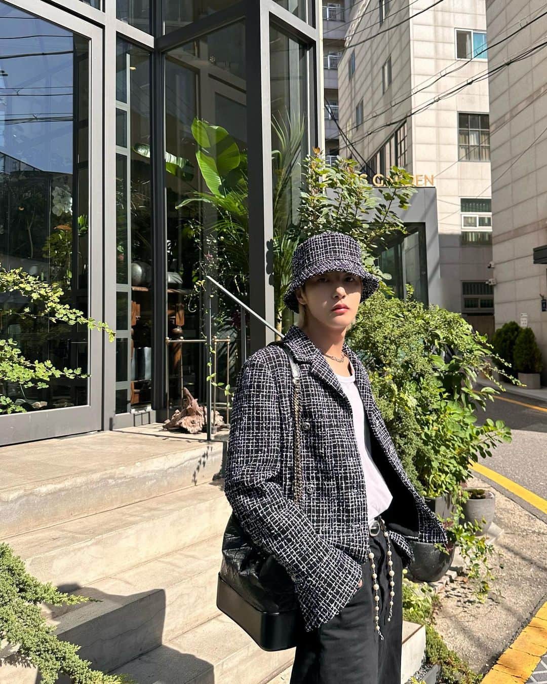 ロンジュンのインスタグラム：「🖤」