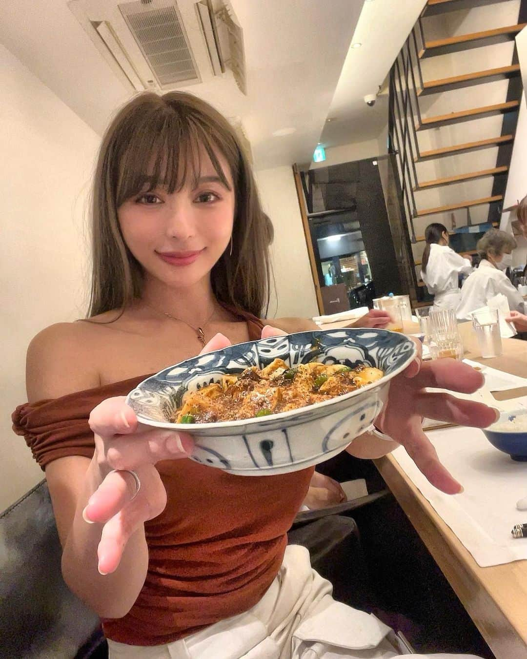 濱野りれのインスタグラム：「"Furuta" in Tokyo This is the most difficult restaurant to have a reservation in Japan. Next reservation is in 6 years😱 I was able to visit again this time for the first time in 3 years!! I ate a lot so I wouldn't regret🤣  おそらく日本で一番予約が取れないレストラン【フルタ】 前回の予約からはや３年... 次の予約は６年後だそう 今回が人生最後のフルタになりそう。 最後の〆は食べ納めということで麻婆豆腐を頼ませていただきました！ 山椒たっぷりで！！  . #FURUTA  #tokyoeats #tokyogourmet #gourmet #gourmetfood #foodie #foodielife #tokyofoodie #gastronome #フルタ #銀座グルメ #中華料理 #東京グルメ #東京中華 #グルメ」