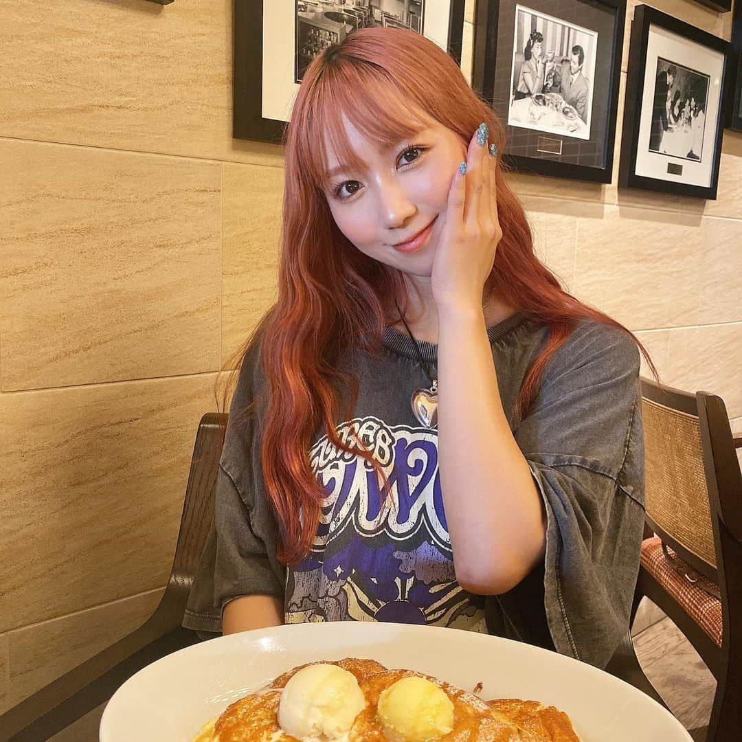 杉山優華のインスタグラム：「🍰🥞🥞 . . . . 吉祥寺エクセルホテル東急1Fにある 「3rd. BAR&GRILL RESTAURANTI」さんへ行ってきました😳🥞 . . 雰囲気が良くてクラシックな感じで居心地最高◎ . . 🥞カフェタイム限定の3rd.パンケーキ 🧀バスクチーズケーキ 🍟トリュフ&チーズのフレンチフライ この3品をいただいたのですが 全部美味しかった〜🥲 パンケーキ、フワフワシュワシュワで口溶けした、、、！🥞🥞🥞 . . 飲み物は、併設されているKNOTS COFFEEROASTERのカフェラテをいただきました、とろとろで美味しいコーヒー☺️☕️ また絶対行きます🔥🔥 みんなも吉祥寺行った際には是非っ🔥🔥 . . .  PR @3rd.dining #吉祥寺カフェ #3rdbarandgrillrestaurant #吉祥寺グルメ #吉祥寺スイーツ」