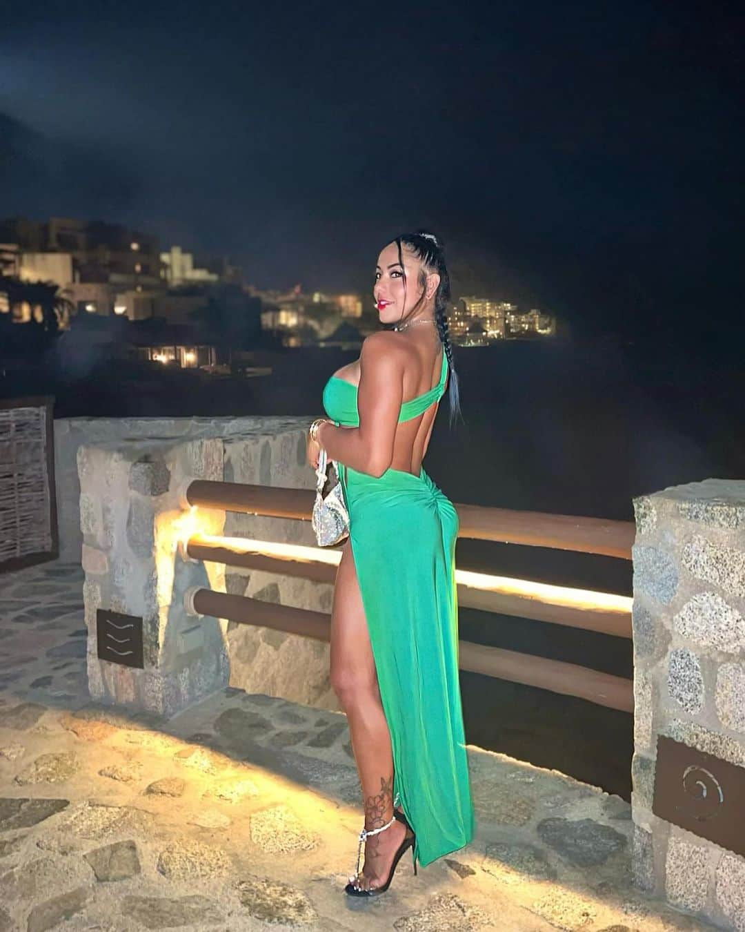 Eri Antonのインスタグラム：「Life is a series of moments.  Make every moment count…. 💚💚💚🌙✨ @wapedregal   #cabo #cabosanlucas」