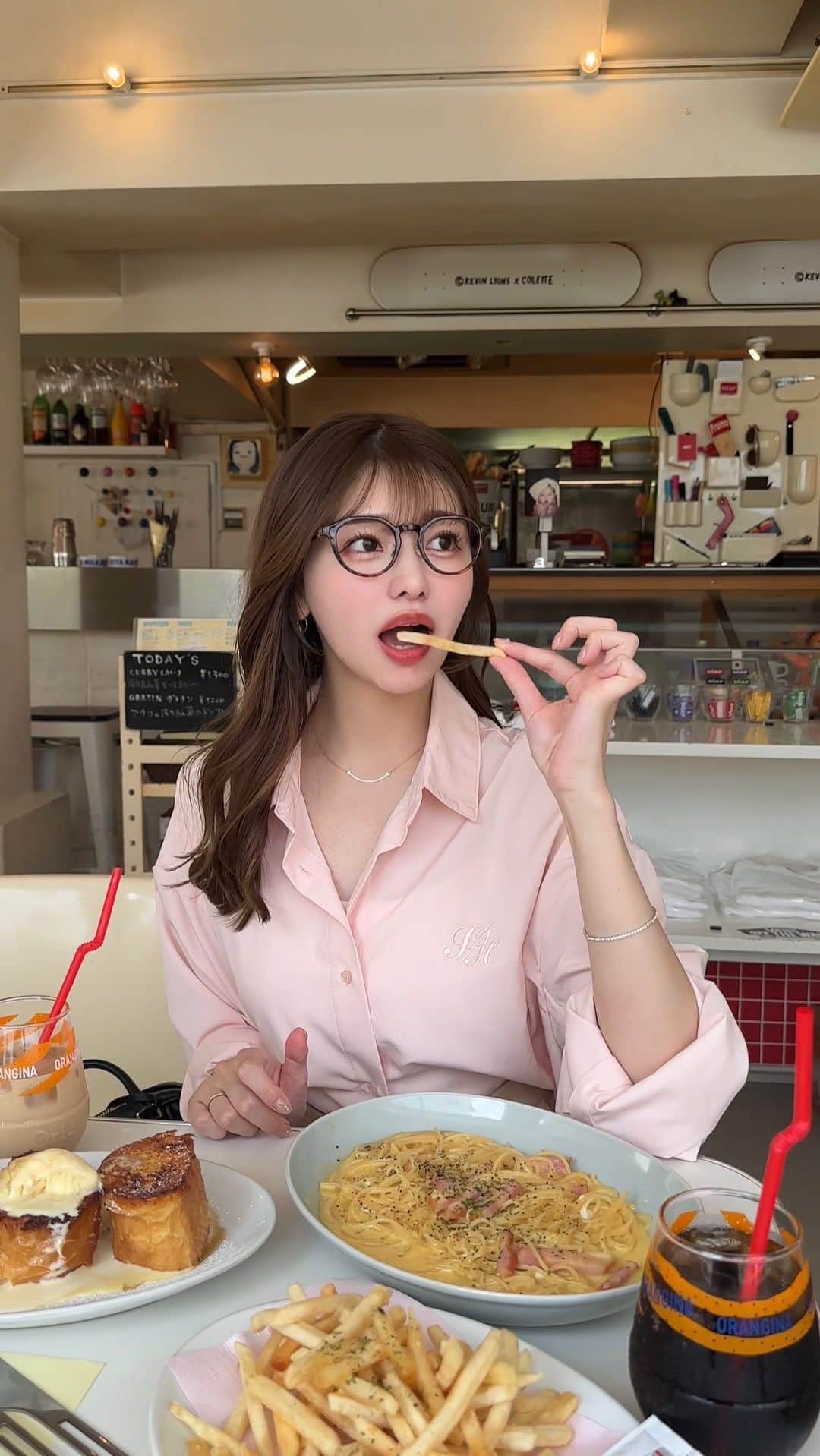 natsumiのインスタグラム：「甘いもの食べたら必ずポテトが食べたくなる現象🍟🤣 ㅤㅤㅤㅤㅤㅤㅤㅤㅤㅤㅤㅤㅤ そろそろ痩せます(~_~;)！ ㅤㅤㅤㅤㅤㅤㅤㅤㅤㅤㅤㅤㅤ ㅤㅤㅤㅤㅤㅤㅤㅤㅤㅤㅤㅤㅤ今年の秋はシャツをたくさん着たい☺︎♡ ㅤㅤㅤㅤㅤㅤㅤㅤㅤㅤㅤㅤㅤ ㅤㅤㅤㅤㅤㅤㅤㅤㅤㅤㅤㅤㅤ ㅤㅤㅤㅤㅤㅤㅤㅤㅤㅤㅤㅤㅤ #リール #リール動画 #カフェ巡り #東京観光 #カフェランチ」