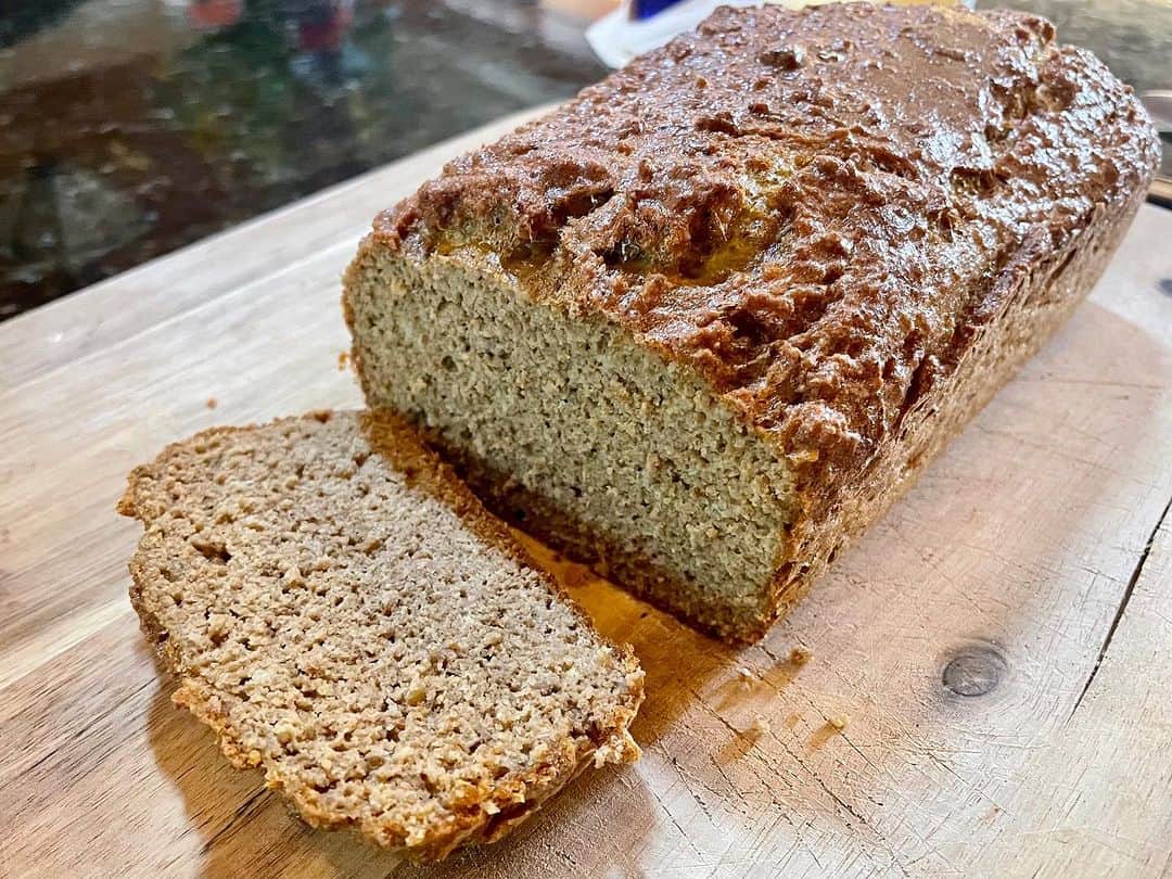 アウル・シティーのインスタグラム：「Another angle of bread, more specifically, the bread that I made」