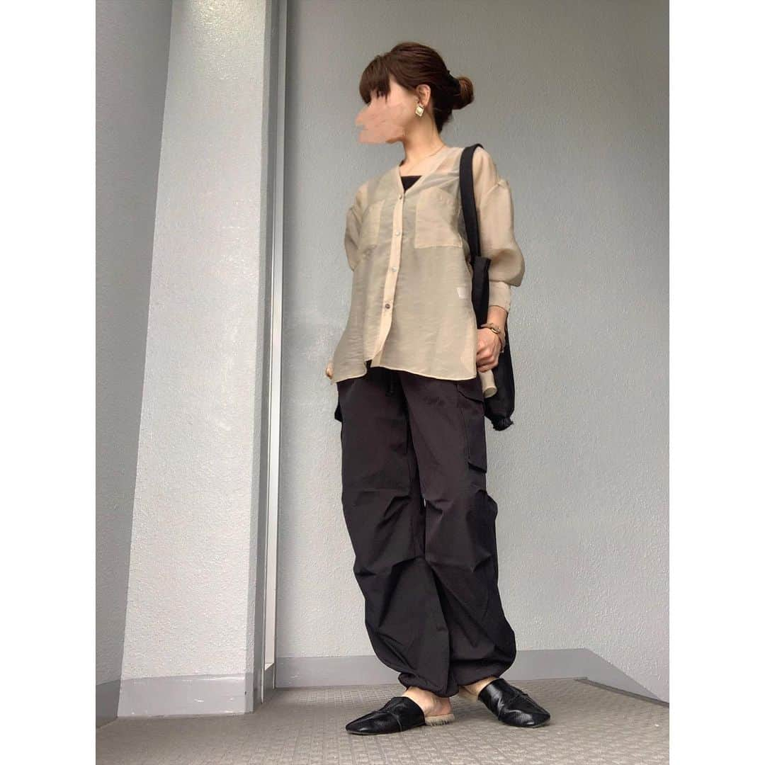 chieminsさんのインスタグラム写真 - (chieminsInstagram)「今朝涼しくてちょっと秋を感じたな🍁🍂  shirt▶︎▷#lapeaudegem #lpdgem  pants▶︎▷#gu bag▶︎▷#clane shoes▶︎▷#dholic   #code  #coordinate #ootd #outfit #mylook #ママコーデ#156cmコーデ」9月7日 13時38分 - chery0131