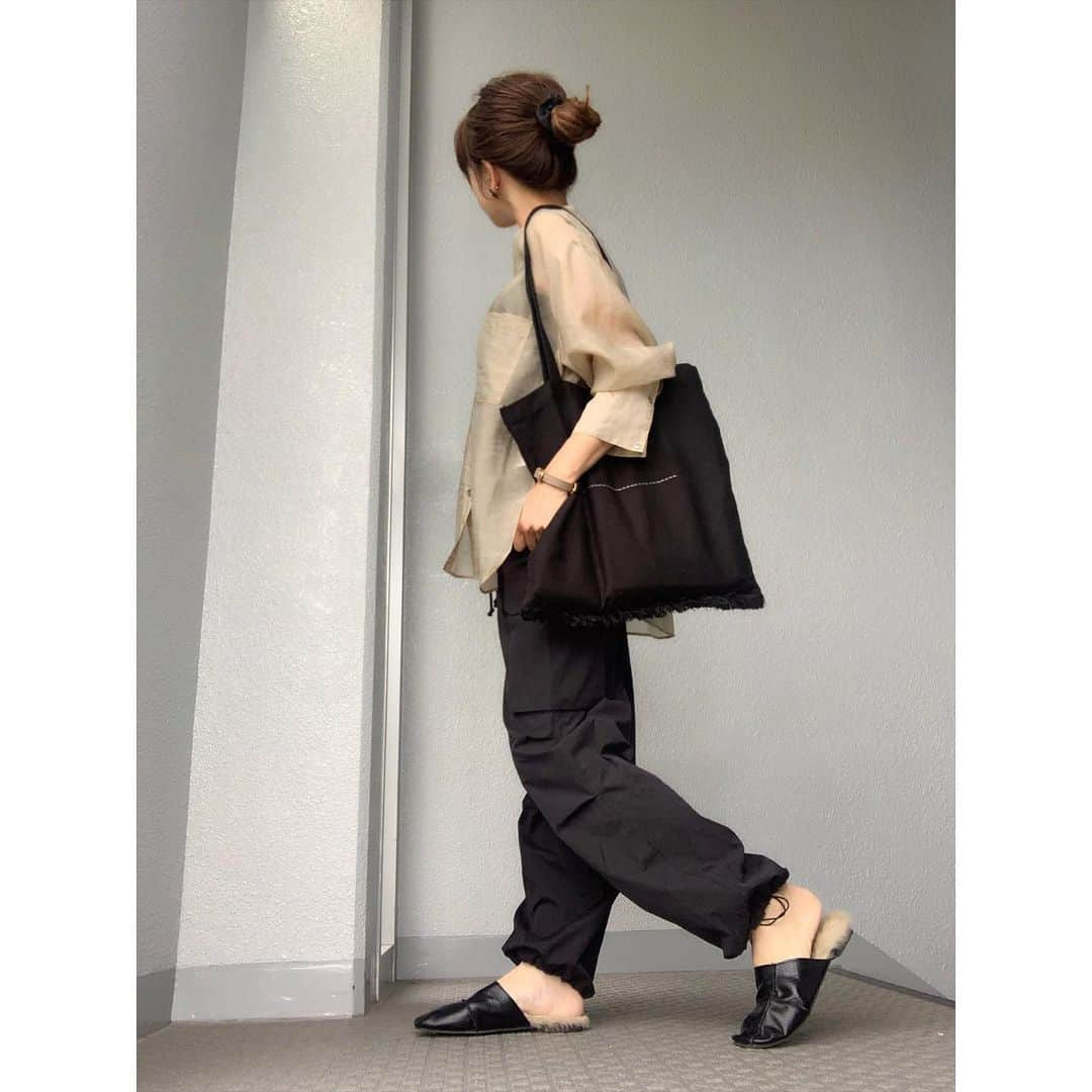 chieminsさんのインスタグラム写真 - (chieminsInstagram)「今朝涼しくてちょっと秋を感じたな🍁🍂  shirt▶︎▷#lapeaudegem #lpdgem  pants▶︎▷#gu bag▶︎▷#clane shoes▶︎▷#dholic   #code  #coordinate #ootd #outfit #mylook #ママコーデ#156cmコーデ」9月7日 13時38分 - chery0131