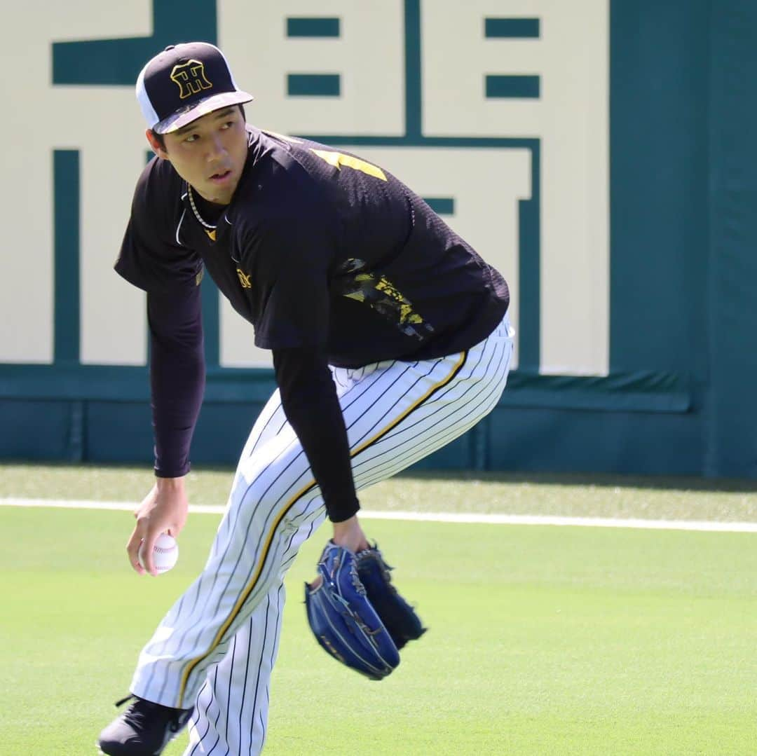 阪神タイガースさんのインスタグラム写真 - (阪神タイガースInstagram)「9月7日、甲子園球場での先発投手練習の様子です！ #村上頌樹 選手 #大竹耕太郎 選手 #伊藤将司 選手 #青柳晃洋 選手 #才木浩人 選手 #久保田智之 コーチ #片山大樹 ブルペン捕手 #阪神タイガース #ARE」9月7日 13時53分 - hanshintigers_official