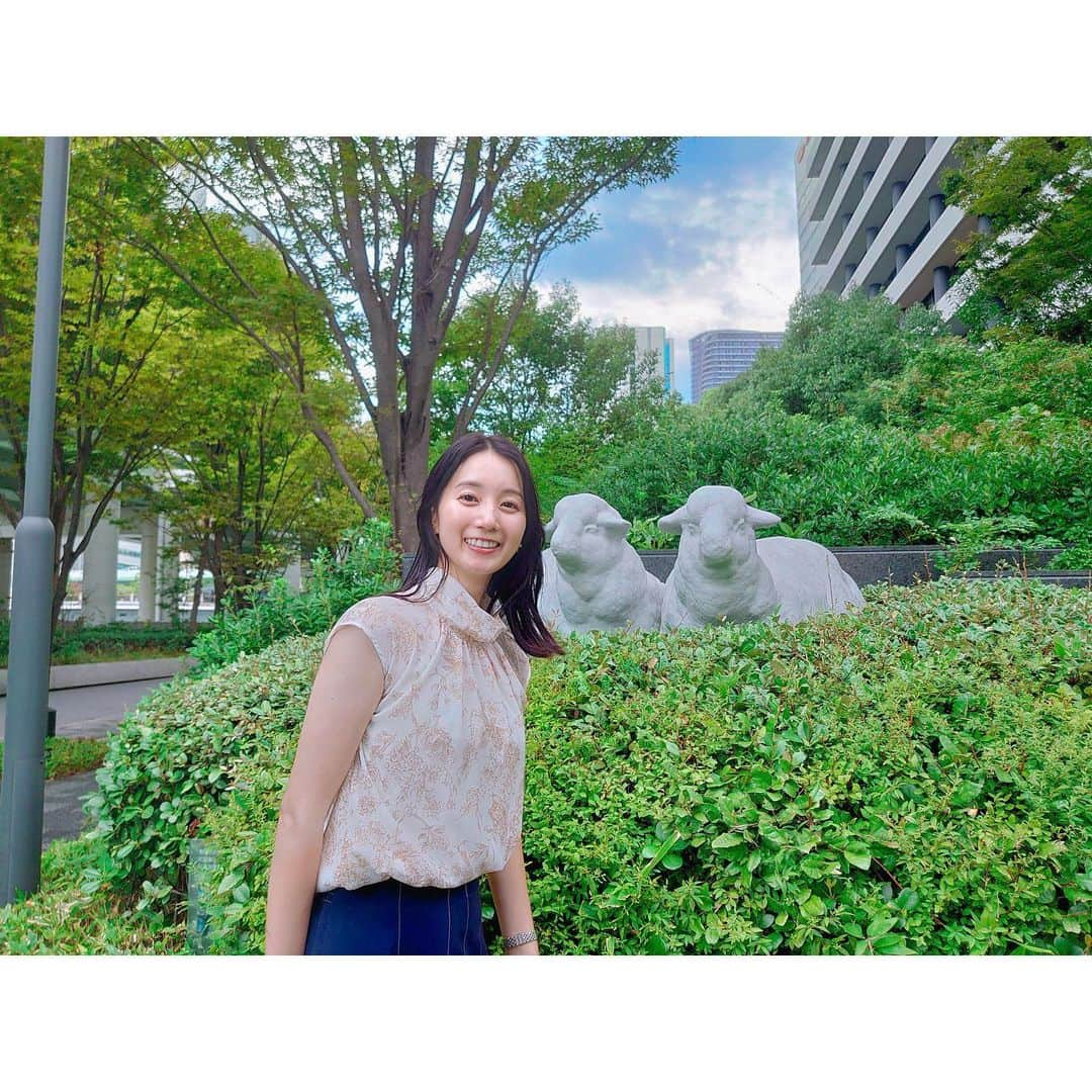 小野彩香のインスタグラム：「週末は福岡でお仕事です🐏🐏♡ どちらもTNCで、 金曜は#記者のチカラ 土曜は#CUBE #てんじんnow に 出演します✨✨ 見ていただけたら嬉しいです^^  #ふいに出会った🐏 #ひつじどし #動物占いもひつじ #親友撮影」