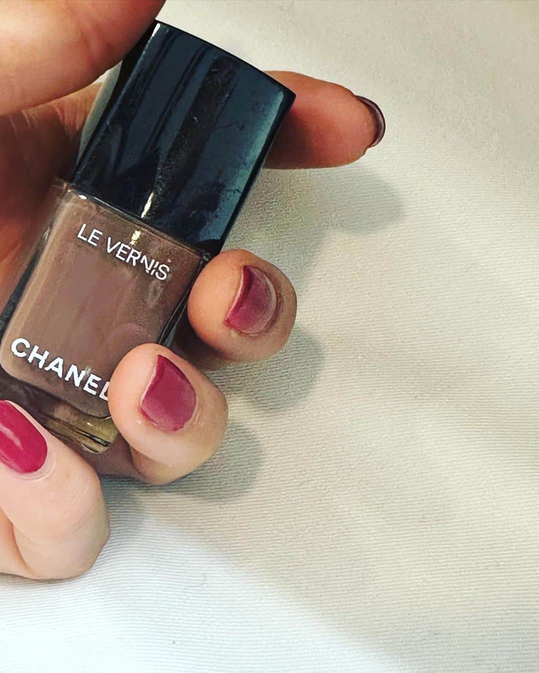 風間ゆみえのインスタグラム：「次のネイルはカフェモカみたいな秋色にしよう  @chanel.beauty  #chanel」