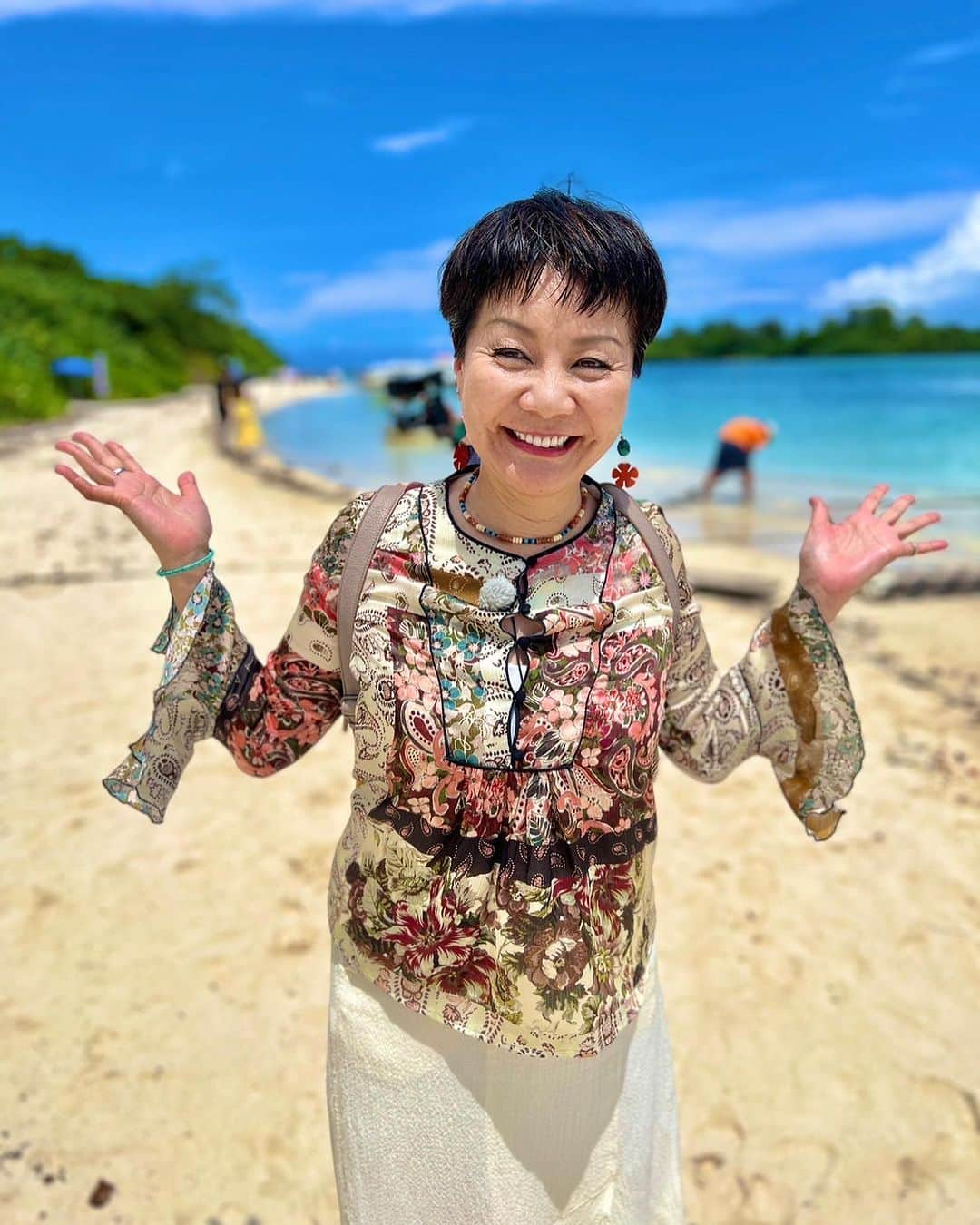 山本華世のインスタグラム：「２泊３日、仕事とは言え、楽しい石垣島、小浜島、竹富島でしたぁ。詳しくは又テレビでご紹介しますよぉ。#沖縄 #石垣島 #小浜島 #竹富島 #大人の旅」