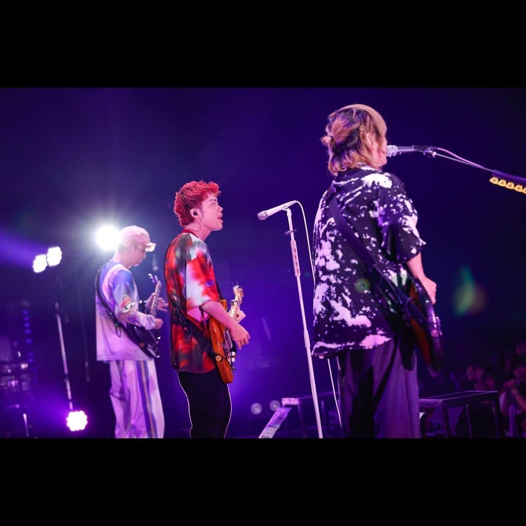 寺中友将さんのインスタグラム写真 - (寺中友将Instagram)「9/1 KT Zepp Yokohama  DANCEJILLIONツアーの始まり始まり  新しくできた子供たちが兄弟達と仲良くなっていく瞬間がたまらないのです  セットリストにライブに新しい風 巻き起こっております  みんな、音の波に乗りにきてね！  Photo by @yasuyukikimura」9月7日 14時10分 - teranakatomomasa