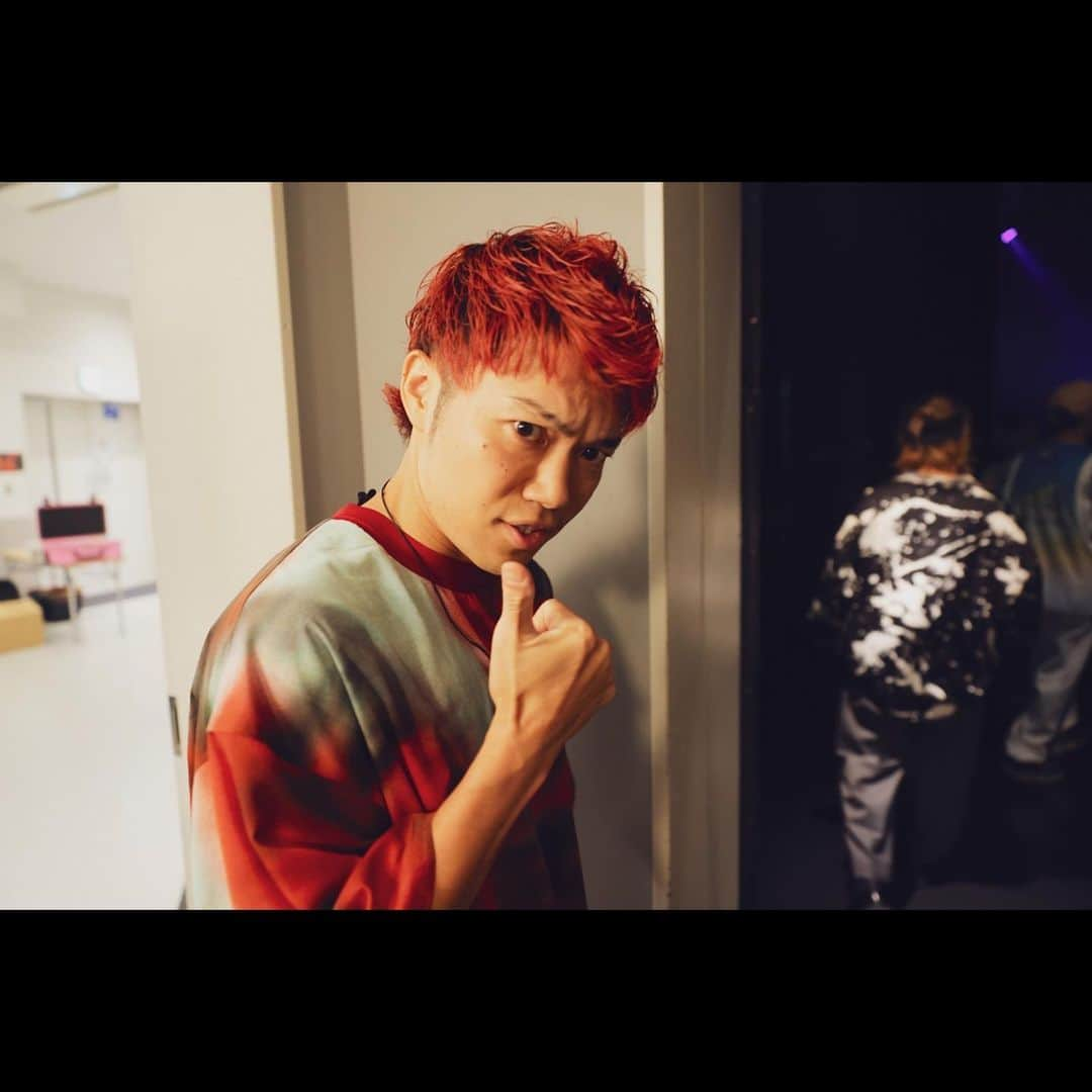 寺中友将さんのインスタグラム写真 - (寺中友将Instagram)「9/1 KT Zepp Yokohama  DANCEJILLIONツアーの始まり始まり  新しくできた子供たちが兄弟達と仲良くなっていく瞬間がたまらないのです  セットリストにライブに新しい風 巻き起こっております  みんな、音の波に乗りにきてね！  Photo by @yasuyukikimura」9月7日 14時10分 - teranakatomomasa