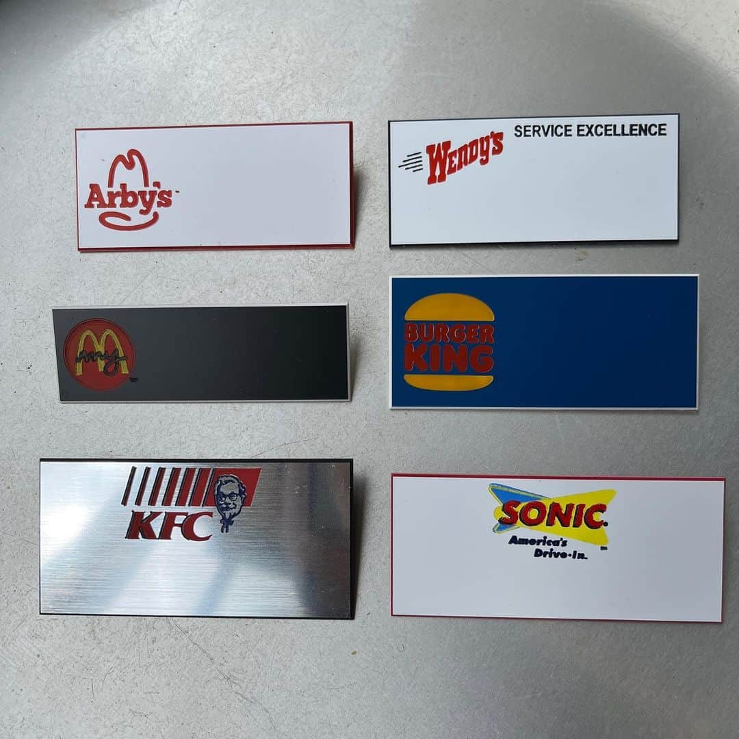 kiarrysのインスタグラム：「Vintage  Fast food restaurant staff name tag New in. ネームラベラーでそれっぽく加工なんてのもアリっすね。」