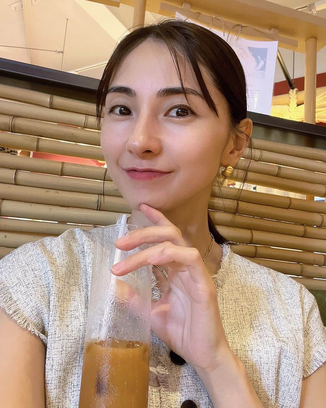 のインスタグラム：「大事な用事を終えてひと休み中...☕️ まだ雨が降らずにもつかなぁ💭  今日も皆さま素敵な一日をお過ごしください♡」