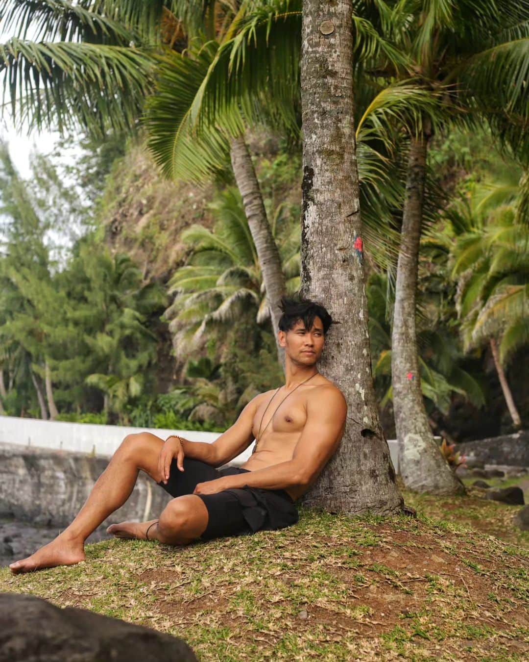 ティムさんのインスタグラム写真 - (ティムInstagram)「Sous le cocotier...🌴 . . . . #amazingtahiti #summervibes #summergetaway #home #summertime #malemodel #coconut」9月7日 14時19分 - timmaiau