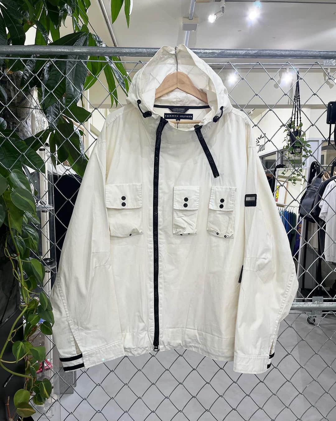 ジャムルのインスタグラム：「OPEN UNTIL 7:00PM .  #jammru #osaka  #fashion  #streetstyle  #streetfashion  #vtg  #vintage  #used  #usedclothing  #古着 #古着屋 #ファッション #70s #80s #90s」