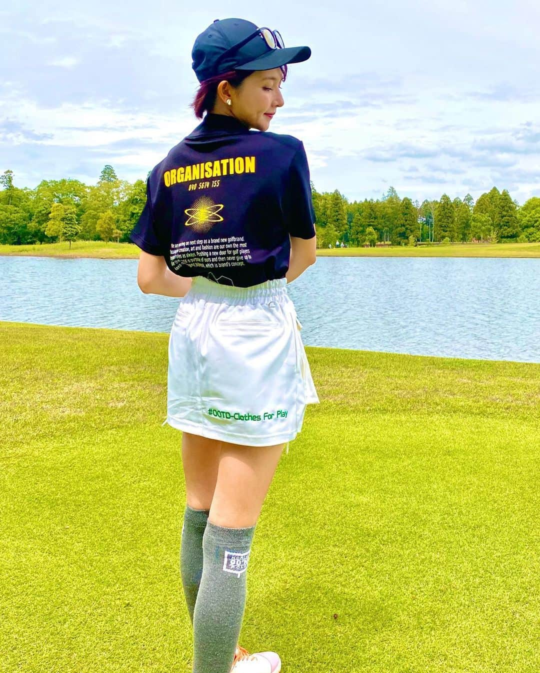 みづきのインスタグラム：「背中🏋️‍♀️巻き肩なのでアドレスで腕が前に出てしまう🏌️‍♀️  背中をトレーニングしてます🔥 バックプリントかわいい💛🖤  #ショートヘア #ショートヘアー  #ショートヘアー女子   #ゴルフ女子 #スポーツ女子 #ゴルフ好きな人と繋がりたい  #ゴルフ女子と繋がりたい #ゴルフ #ゴルフコーデ #golf #golfswing #genicgolf #victoriagolf #スポーツ #高尔夫球 #골프  #골프레슨  #スイング #ゴルフスイング #gingergolfteam4期生 #カットモデル #カットモデル無料 #コスプレ #コスプレイヤー #cosplay #角色扮演 #코스프레  #cosplayer」