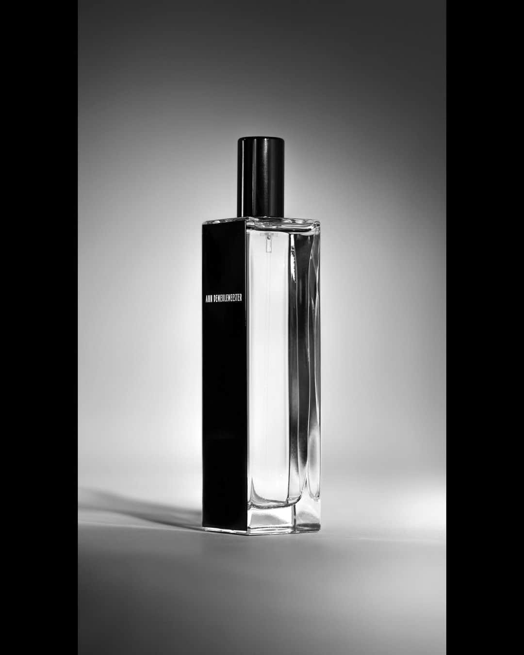 アン ドゥムルメステールさんのインスタグラム写真 - (アン ドゥムルメステールInstagram)「The elemental fragrance of Ann Demeulemeester centres around the cypher A, the designer’s initial and the first letter of the alphabet. A symbol founded in core and constancy, it is employed to signify the essence of an expression: a visual and emotional language distilled into a singular genderless parfum.  Crafted personally by Ann Demeulemeester through a lifelong instinctive study of notes and associations, the fragrance transmits the poetic purity and structural serenity of the designer’s enduring oeuvre. It is a unique and intriguing composition embodied by the primordial and mysterious obscurities of nature.  Created from instinct, it is a beguiling fragrance refined from ingredients in their rarest, purest form. This perfume was created from essential oils derived from the cold pressing of the finest quality of natural, raw materials. #AnnDemeulemeester」9月7日 15時00分 - anndemeulemeester_official