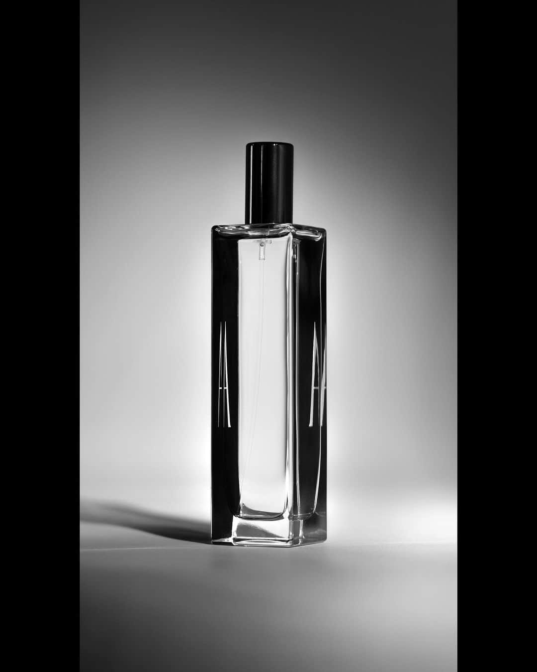 アン ドゥムルメステールのインスタグラム：「The elemental fragrance of Ann Demeulemeester centres around the cypher A, the designer’s initial and the first letter of the alphabet. A symbol founded in core and constancy, it is employed to signify the essence of an expression: a visual and emotional language distilled into a singular genderless parfum.  Crafted personally by Ann Demeulemeester through a lifelong instinctive study of notes and associations, the fragrance transmits the poetic purity and structural serenity of the designer’s enduring oeuvre. It is a unique and intriguing composition embodied by the primordial and mysterious obscurities of nature.  Created from instinct, it is a beguiling fragrance refined from ingredients in their rarest, purest form. This perfume was created from essential oils derived from the cold pressing of the finest quality of natural, raw materials. #AnnDemeulemeester」