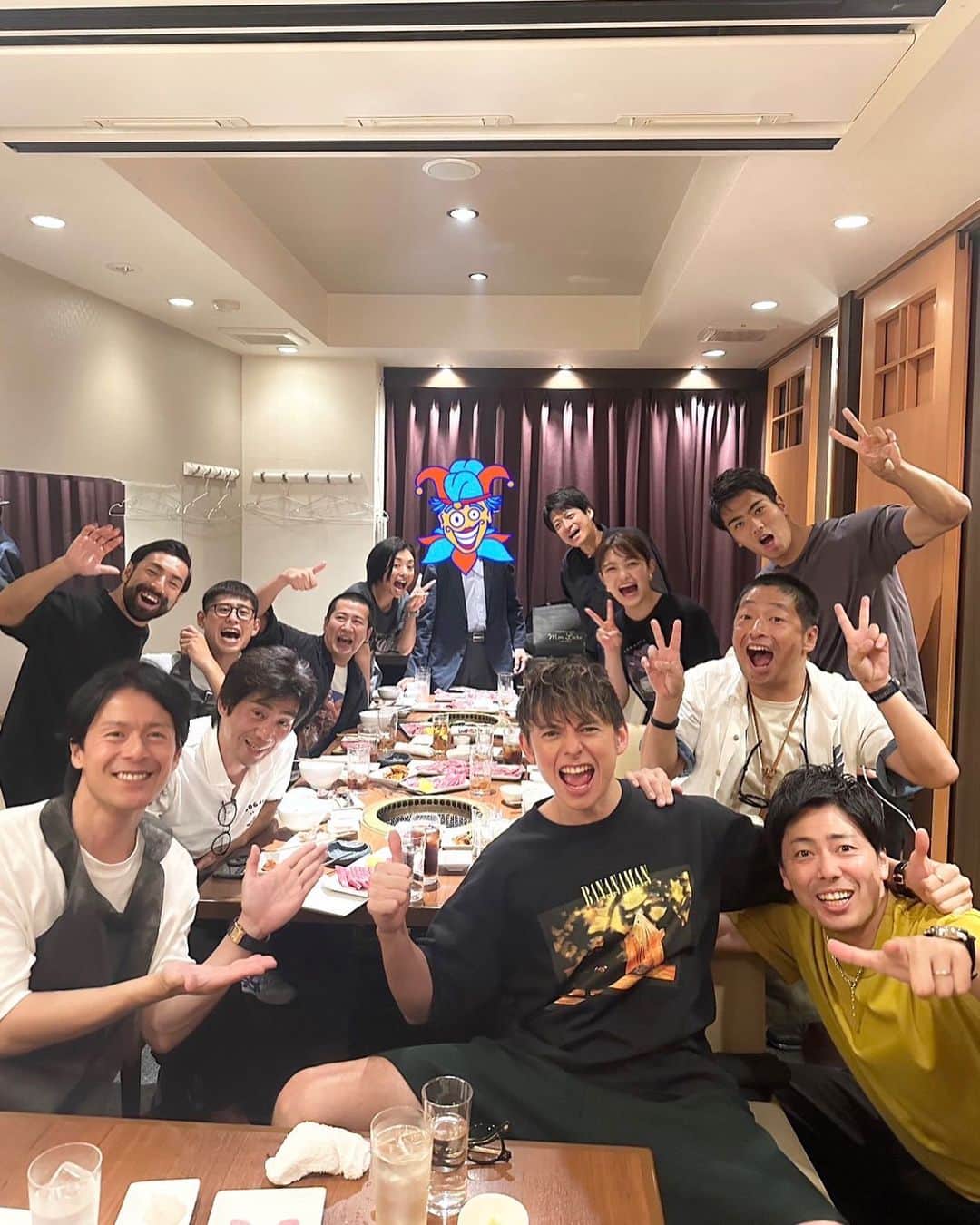 のインスタグラム：「27時間テレビ100キロマラソンお疲れさま会！  開いてくださったハリーさんありがとうございました〜！！ごちそうさまです！  走った後、どれくらいで筋肉痛抜けた？とか、どれくらい食べてたの？とか、本番当日はバタバタしていて話せなかったことをお酒飲みながら話してとても楽しい時間でした〜😆💨  またみんなで集まれて嬉しいです😂 写真も楽しいが溢れてていい写真だな〜」