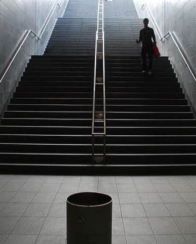 のインスタグラム：「Clean lines. #resterods #newcollection #newseason #fall #autumnwinter #2023 #fall2023 #citypulse #cleanlines #urban #urbanliving #urbanvibes」