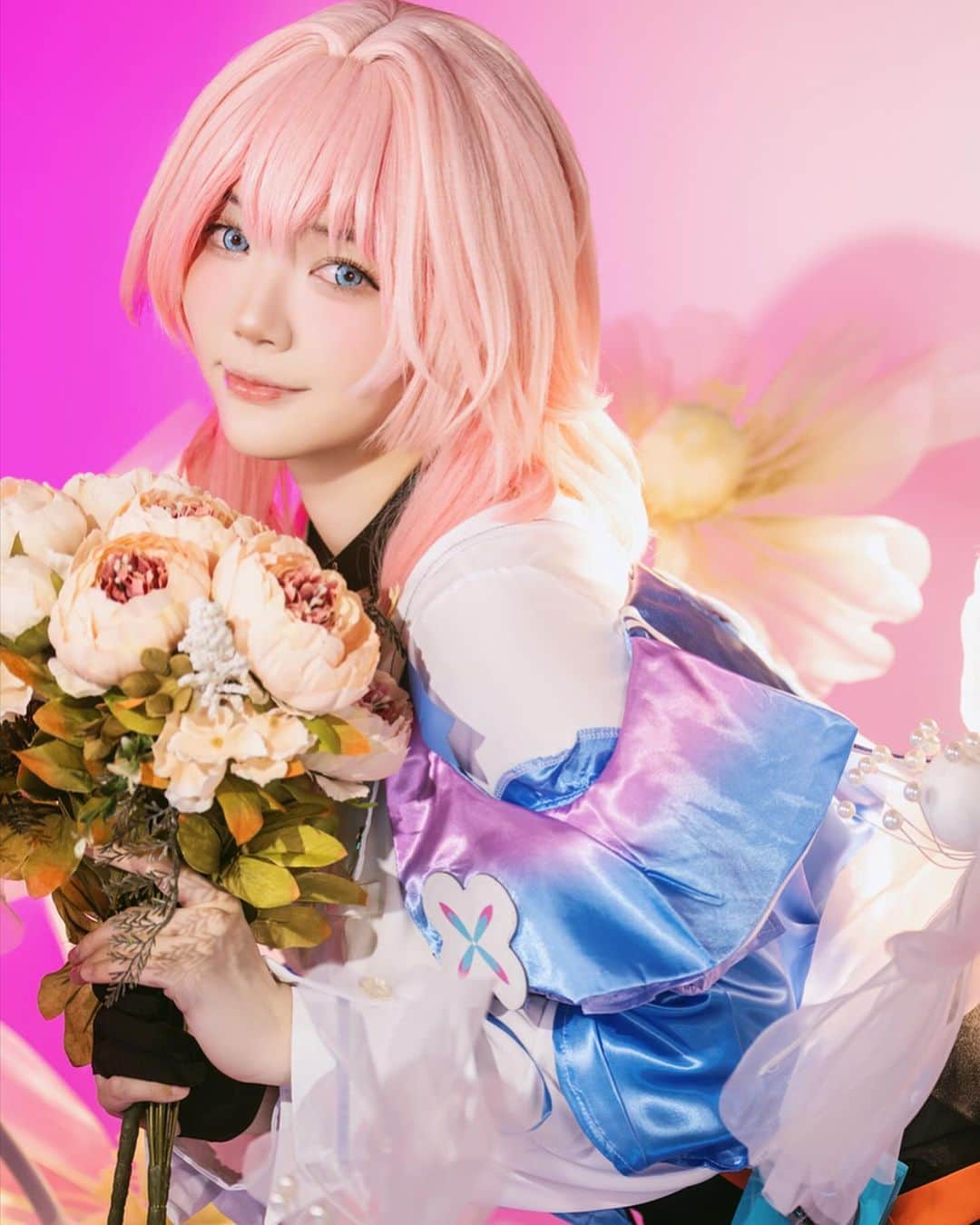YingTzeさんのインスタグラム写真 - (YingTzeInstagram)「Hello , welcome aboard the Astral Express ! My name is March 7th 💖  📸 @prestonles.ig  Studio @peoplegraphy  #honkaistarrail #march7th #honkaistarrailcosplay」9月7日 21時26分 - yingtze