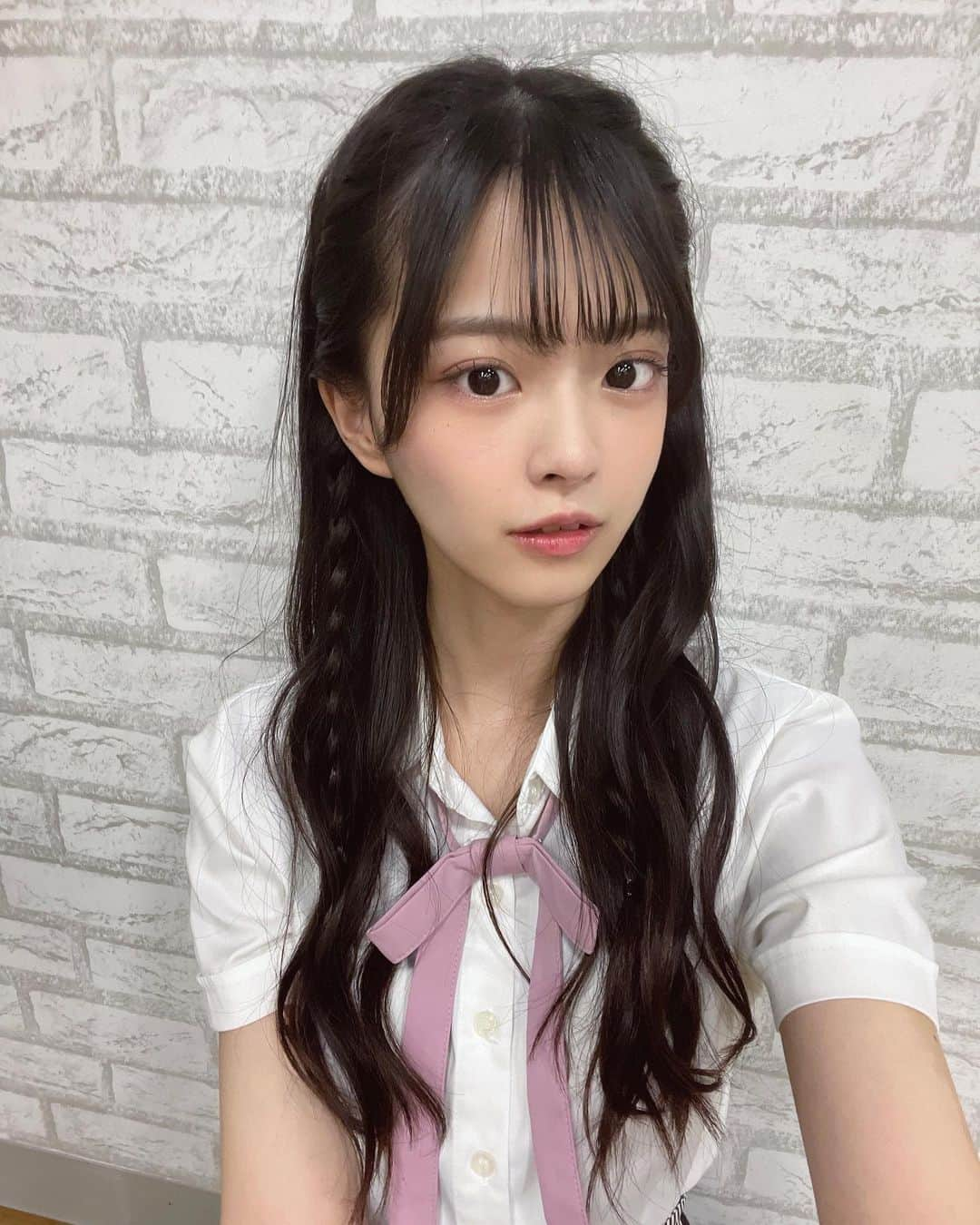 桜田彩叶さんのインスタグラム写真 - (桜田彩叶Instagram)「一週間チャレンジ 3日目！ 今日は これなんて言う髪型？  #編み込みアレンジ ？？ 巻き下ろしに編み込み2つ垂らして貰ってます 🎀可愛い ♡   #アイドルヘア  #ヘアアレンジ  #編み込み  #アイドル衣装  #ヘアメイク」9月7日 21時27分 - _sakurada_ayaka