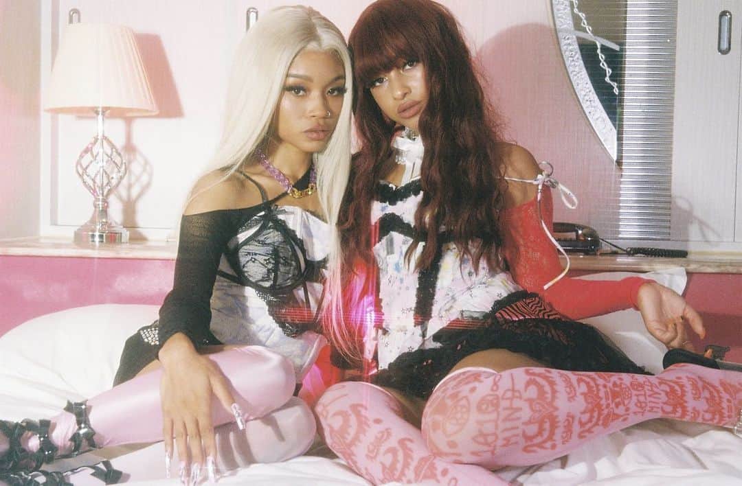 のインスタグラム：「🩷🎀🩷🎀 @yuri_horie_ @momokomakeupxk @yuri.nosho @rinahagai」