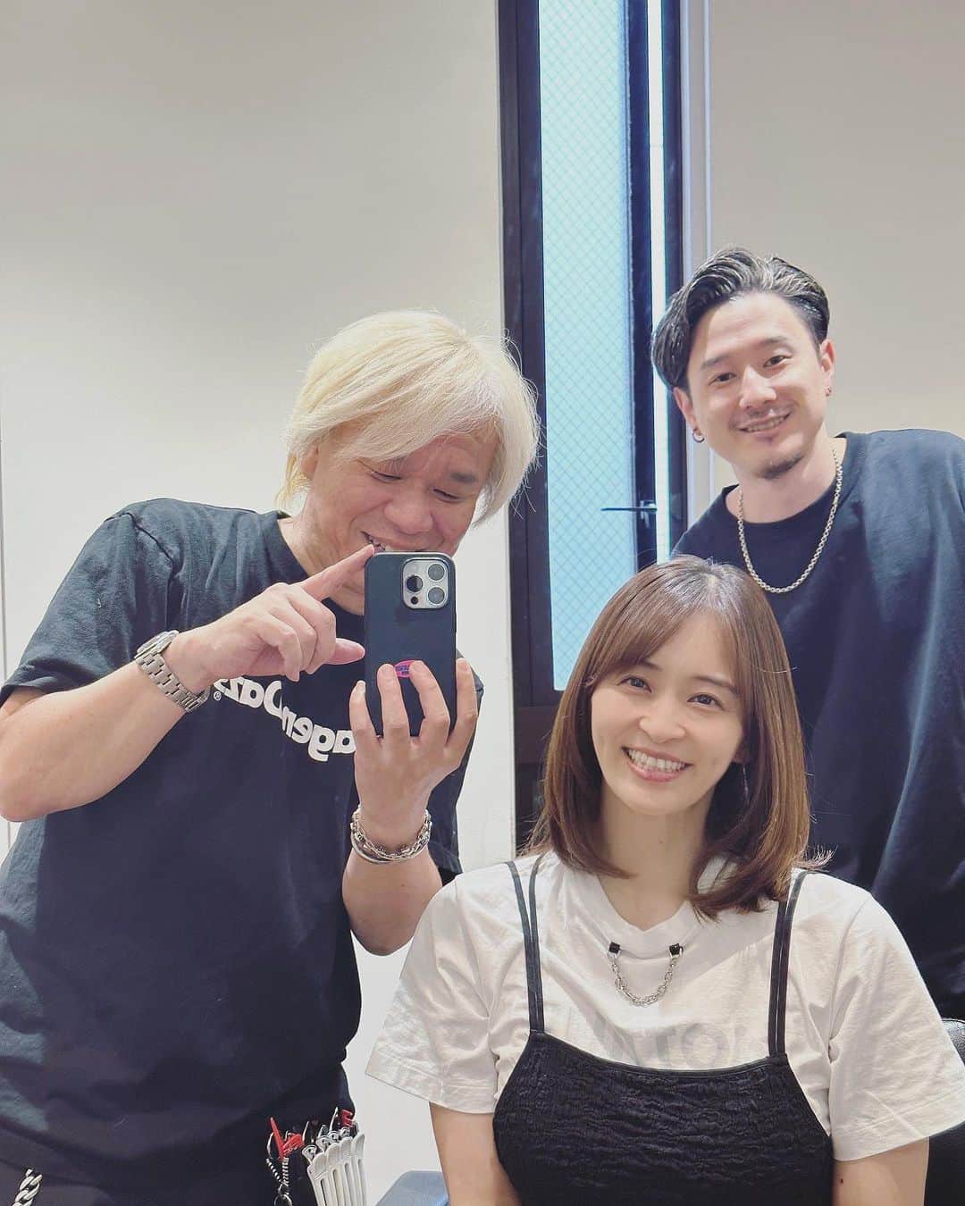 田中理恵のインスタグラム：「お悩み解決してもらいました👍‼️ 髪の毛まっすぐサラサラ〜！ 自然体最高です💛」