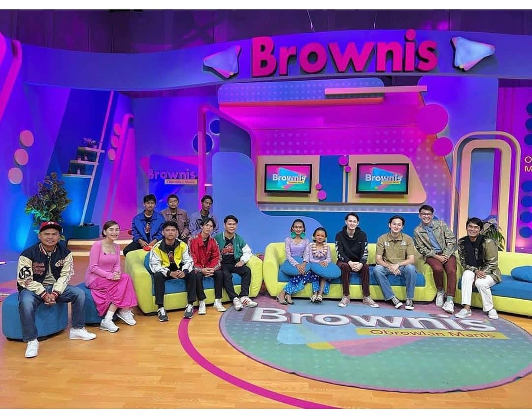 アユ・ティンティンのインスタグラム：「Thanks @brownis_ttv 😆🥰」