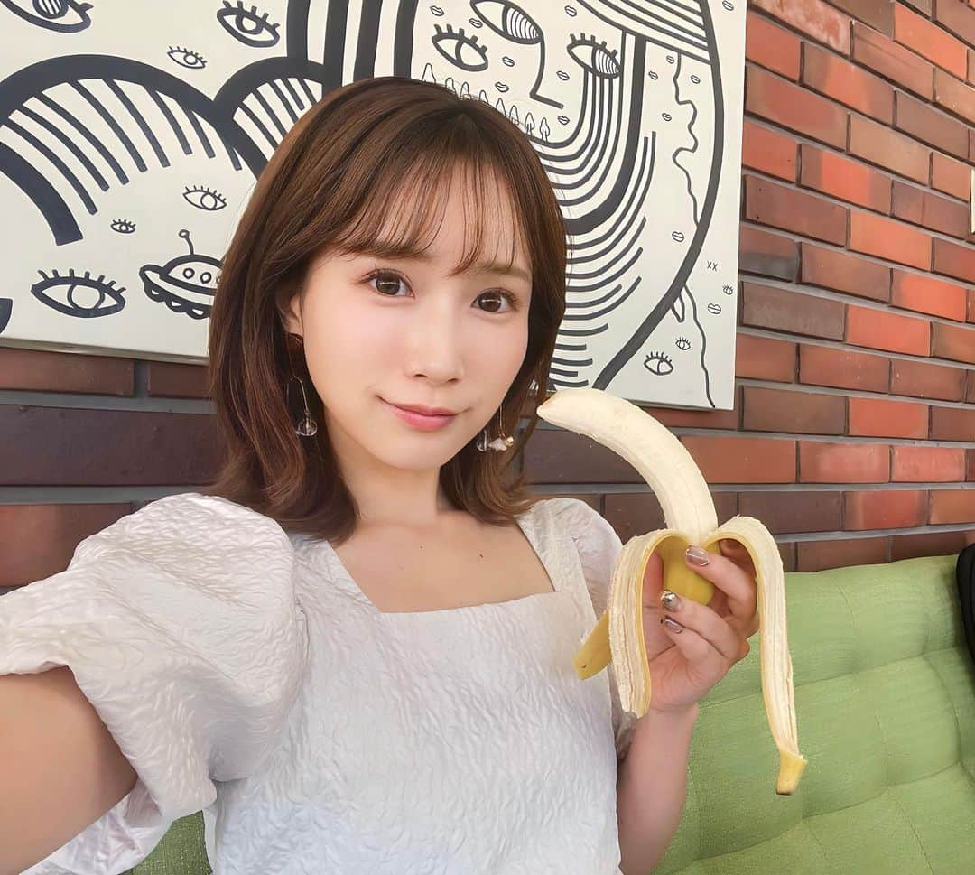 小島みなみさんのインスタグラム写真 - (小島みなみInstagram)「. . 収録前の栄養補給🍌🍌🍌 . . . #コンビニで買った #バナナ」9月7日 16時40分 - kojima_minami_373