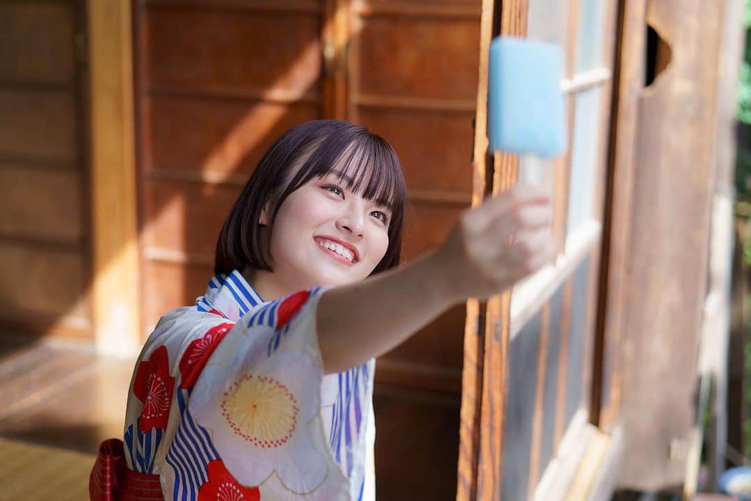 石川鈴菜さんのインスタグラム写真 - (石川鈴菜Instagram)「ガリガリ君食べた。 本当は梨味がいちばん好き。  #ガリガリ君 #アイス #夏 #浴衣  #ポートレート」9月7日 16時32分 - 0302_rinna