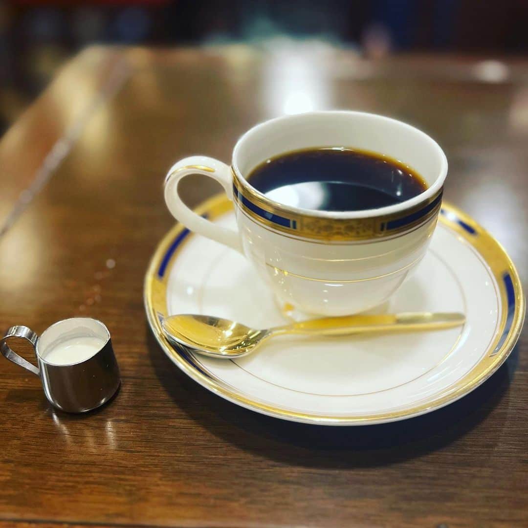 松尾貴史さんのインスタグラム写真 - (松尾貴史Instagram)「広島の繁華街に、素敵な喫茶店を発見。  炭焼き珈琲をいただきました。  味はもちろん、お店の方の応対も素晴らしかったです。  #朝日珈琲サロン」9月7日 16時52分 - kitsch.matsuo