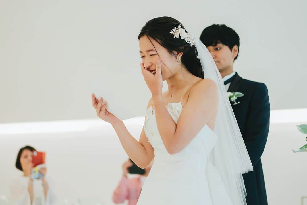 ラヴィ•ファクトリーさんのインスタグラム写真 - (ラヴィ•ファクトリーInstagram)「. 【写真で叶える結婚式】 . 華やかなお花に囲まれた空間での前撮りは まるでプリンセスのよう🌷 スタジオではロマンチックなお写真も叶えて頂けます💗 . —————— ラヴィファクトリー:@kanazawa_laviefactory  Photographer: @kameimami AREA:JAPAN,KANAZAWA —————— @laviefactoryをフォローして #laviefactory #ラヴィファクトリー のハッシュタグをつけて お写真を投稿してみてくださいね✳︎ . こちらの公式IG（@laviefactory） で取り上げさせていただきます✨ . 思わず笑顔になれるハートのある 「家族写真」はラヴィクルール* >>>@laviecouleur_official . #wedding #weddingphotography #photo #ハートのある写真 #instawedding #結婚写真 #ウェディング #ウェディングフォト #撮影指示書 #ロケーションフォト #前撮り #写真好きな人と繋がりたい #フォトウェディング #卒花 #後撮り #ウェディングニュース #前撮り小物 #前撮りフォト #前撮りアイテム #ウェディング撮影 #撮影構図 #前撮りアイディア #撮影指示書 #花嫁コーディネート #花嫁コーデ #洋装スタジオフォト #洋装フォト #金沢花嫁」9月7日 16時53分 - laviefactory