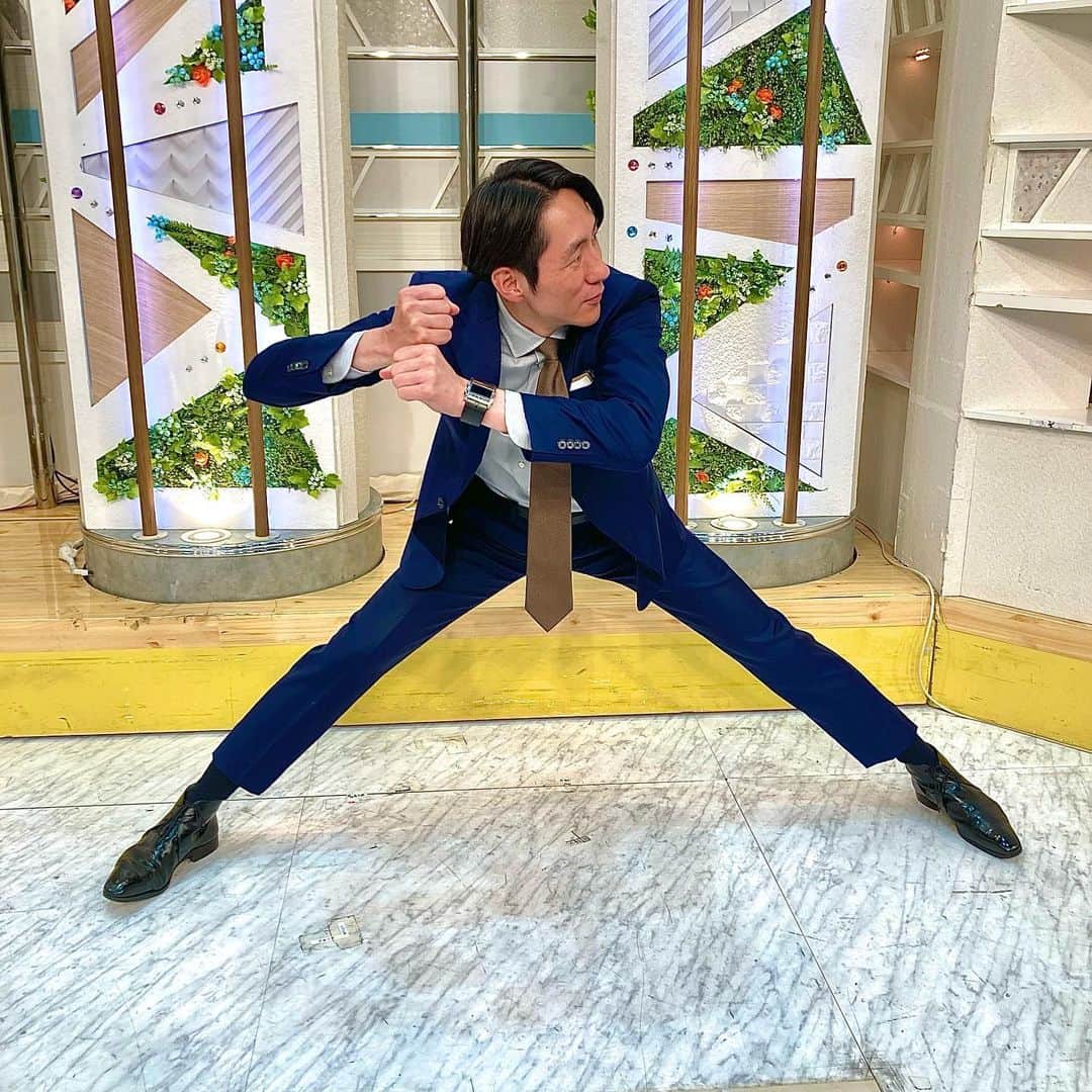 のインスタグラム：「🍌バナナボールに挑戦する亮太さんです！⚾️  亮太さん…脚が‼︎‼︎  #テレビ朝日ワイドスクランブル#大下容子ワイドスクランブル#ワイドスクランブル#アナウンサー」