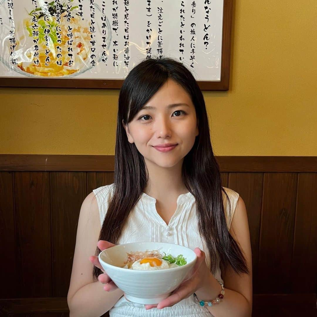 久田莉子さんのインスタグラム写真 - (久田莉子Instagram)「． 伊勢うどん🍜 以前食べた伊勢うどんとまた少し違った感じがして 伊勢うどんにも個性があるんだなぁ〜と発見 食べれば食べるほど美味しさを知ったよ とろろ月見の贅沢 ． #三重県 #三重グルメ #三重観光 #伊勢 #伊勢神宮 #内宮 #神社巡り #おかげ横丁 #赤福 #伊勢うどん #思い出 ．」9月7日 16時58分 - rikorin1011